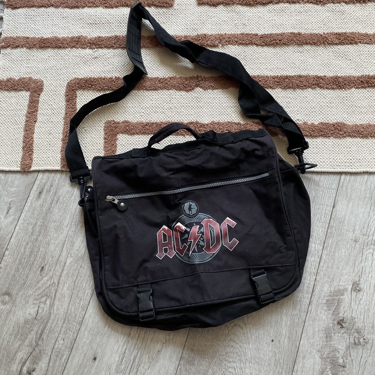 Band Tees AC/DC Y2K BIG LOGO SUNFADED CROSSBODY BAG Size ONE SIZE - 1 Thumbnail