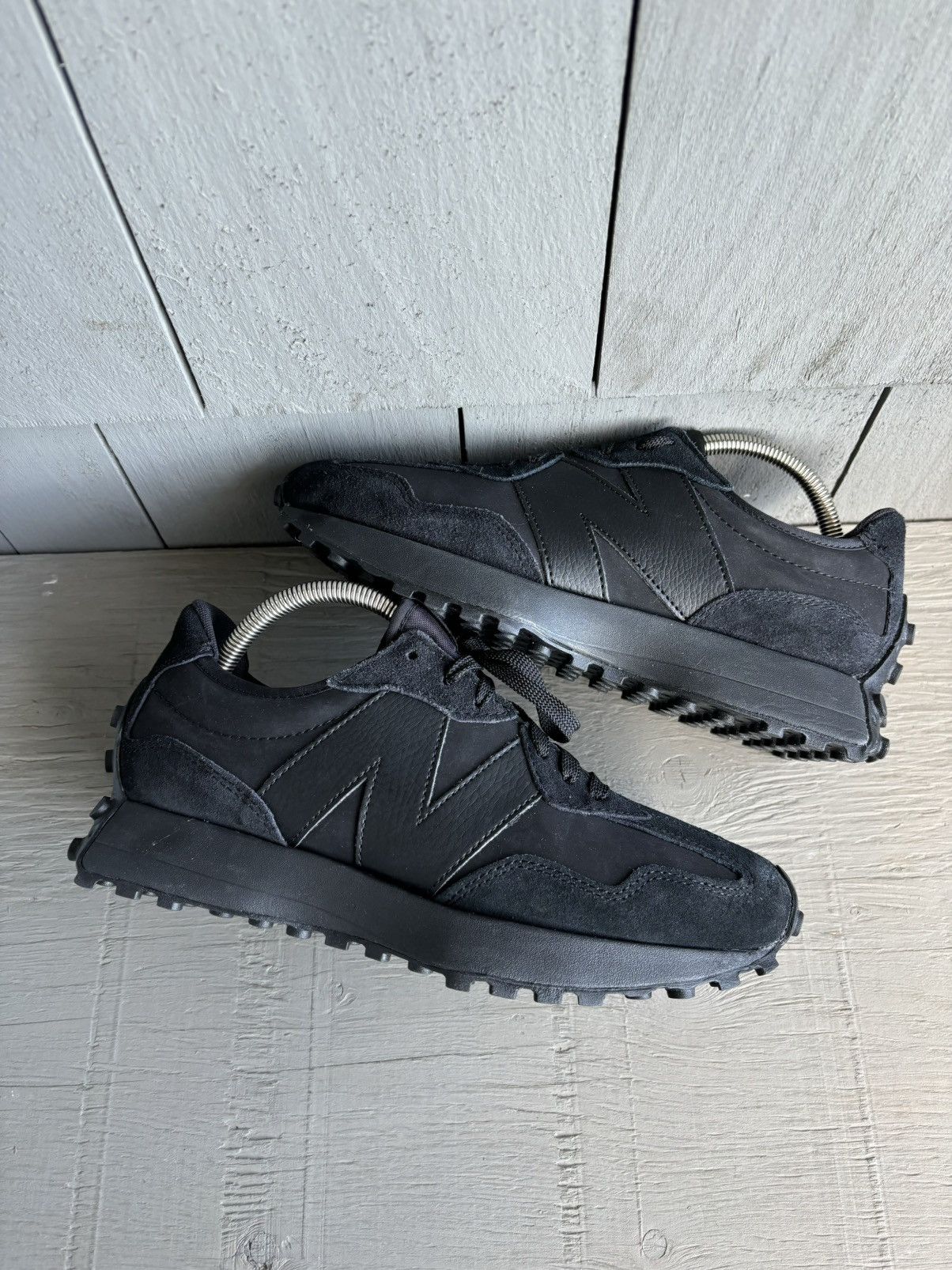 New Balance New Balance 327 Triple Black Sneaker Waffle Racer MS327LX1 7 Size US 7.5 / EU 40-41 - 2 Thumbnail