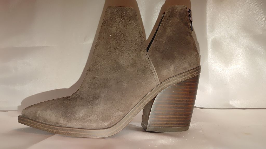 Vince Camuto Vince Cam uto Gigietta Suede Booties Size 6.5 NWOT Size US 6.5 / IT 36.5 - 2 Thumbnail