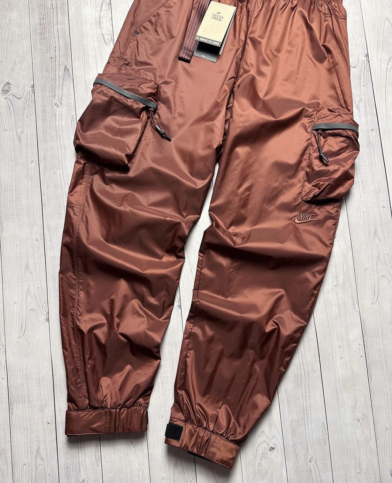 Nike Nike nylon tech pack pants pockets size M rare brown Size US 32 / EU 48 - 2 Thumbnail