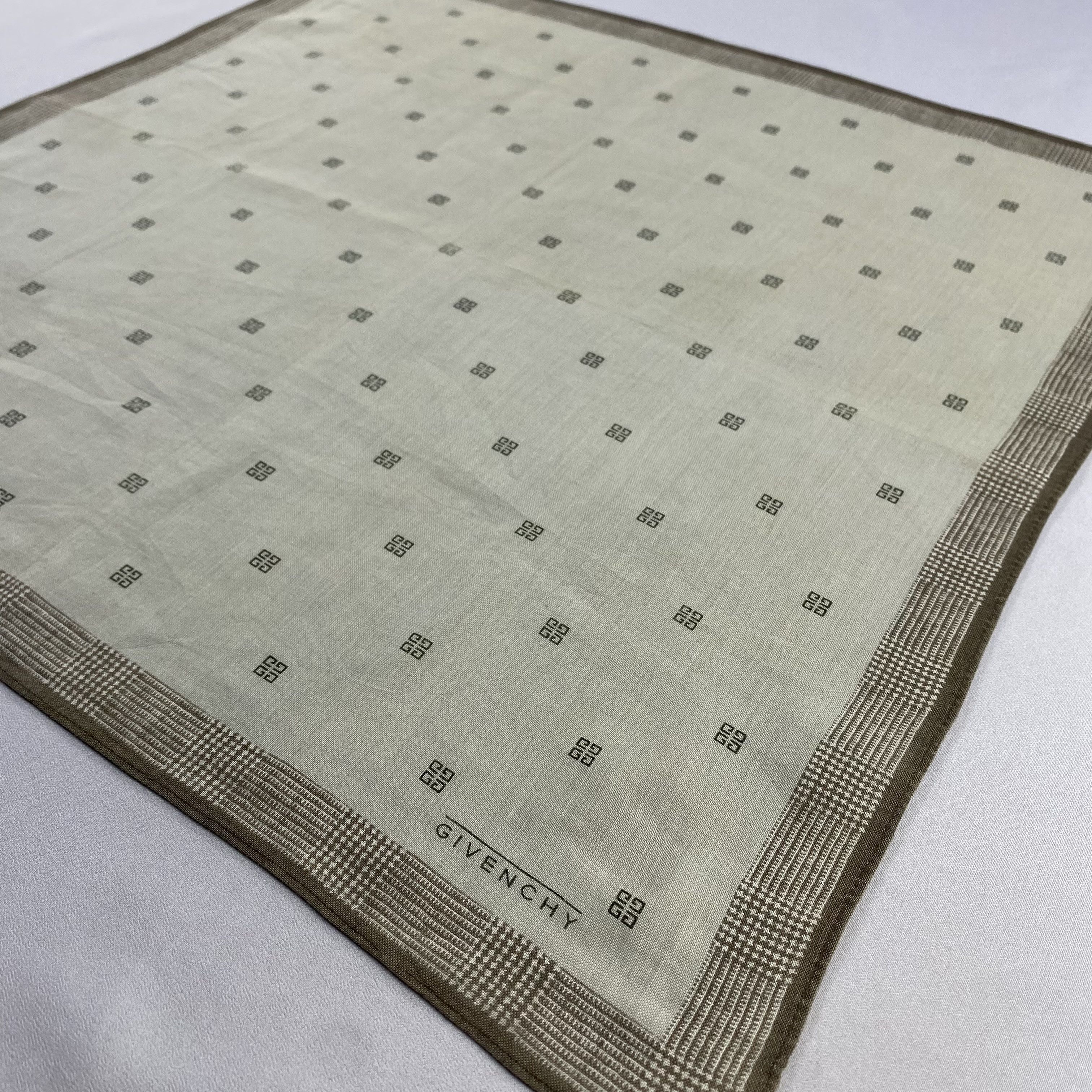 Vintage Givenchy Bandana/ Handkerchief / Neckerchief-P1037 Size ONE SIZE - 2 Thumbnail
