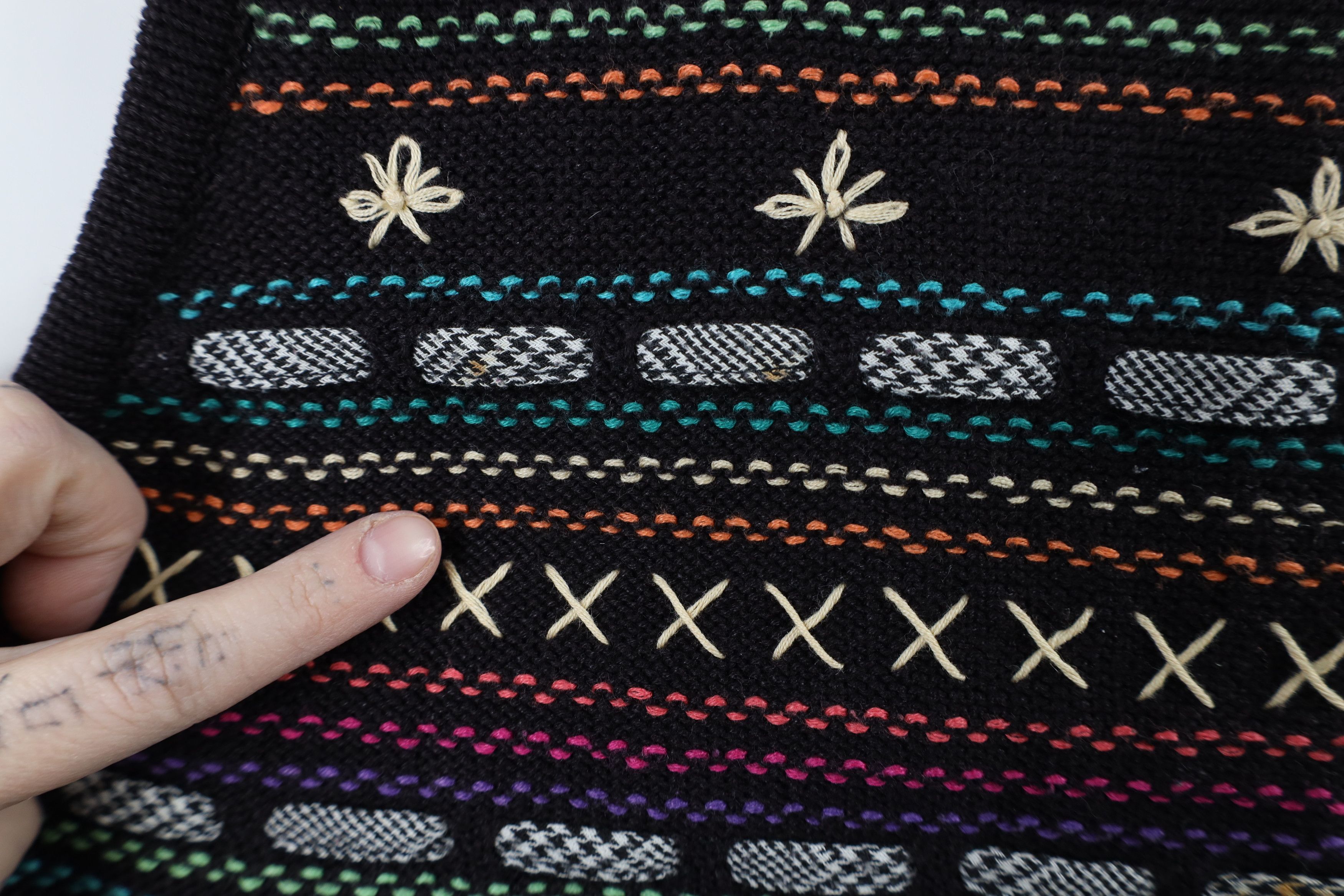 Vintage Vintage 90s Streetwear Embroidered Knit Flower Sweater Vest Size L / US 10 / IT 46 - 4 Thumbnail