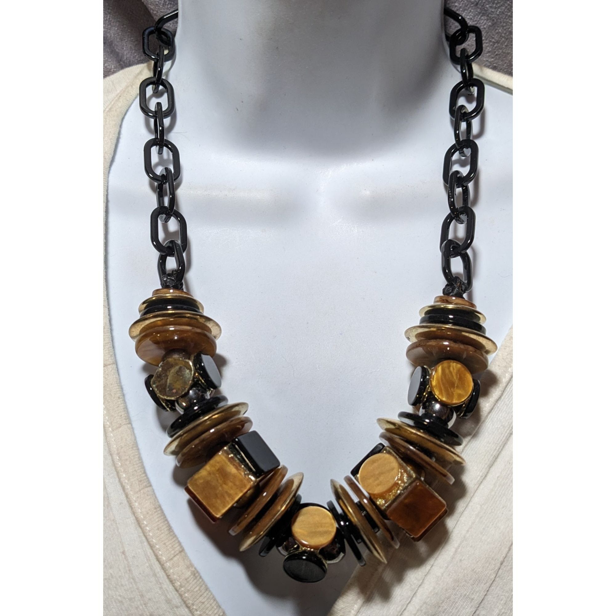 Other Chunky Glam Black And Gold Shell Disc Abstract Necklace Size ONE SIZE - 7 Thumbnail