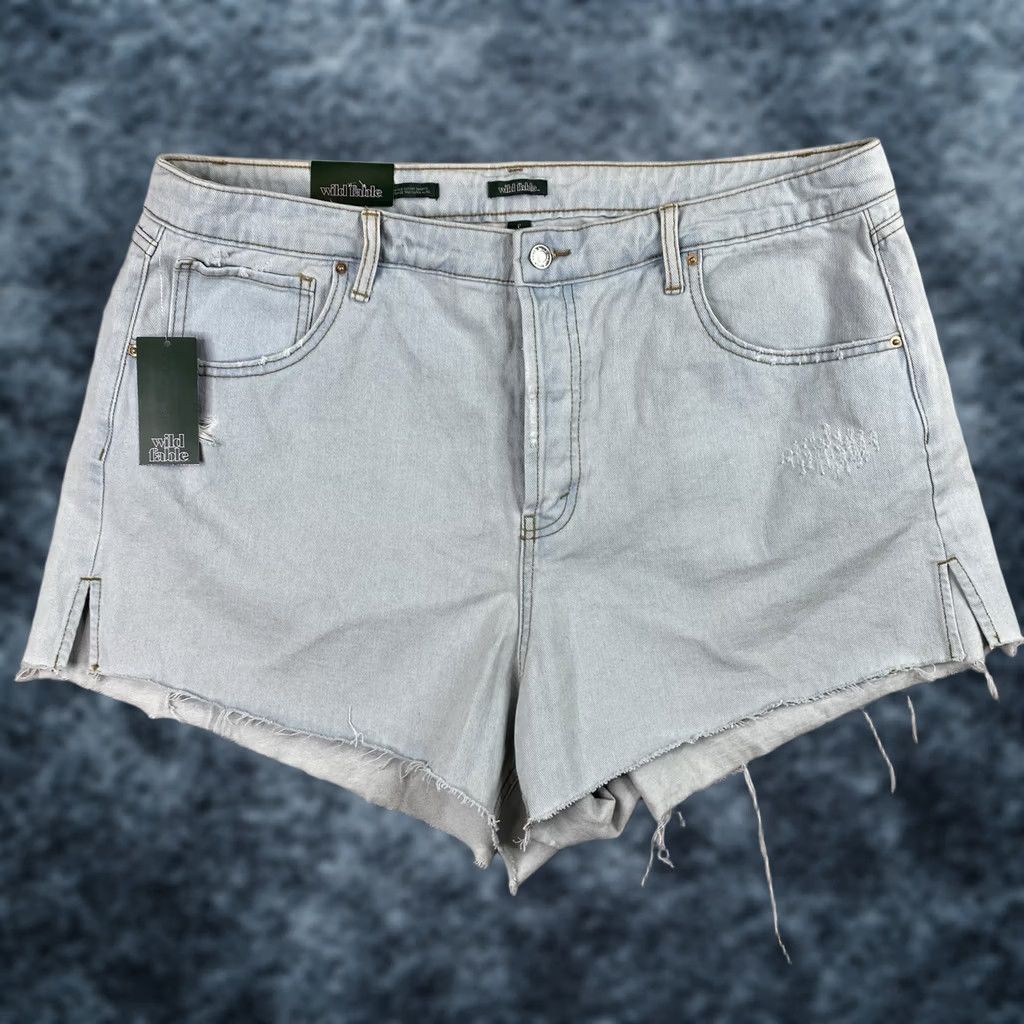 Vintage Wild Fable Shorts Womens Juniors 17 High Rise Denim 3” Inseam Light Wash Blue Jeans Size 38" / US 16 / IT 52 - 1 Thumbnail
