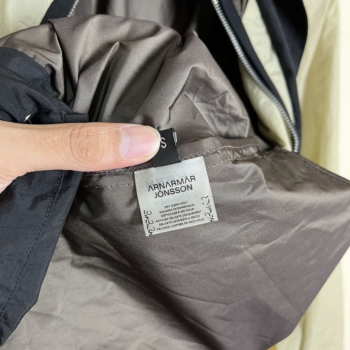 Arnar Mar Jonsson ARNAR MĀR JŌNSSON AW21 COMPOSITION V-NECK HOODED JACKET Size US S / EU 44-46 / 1 - 14 Thumbnail