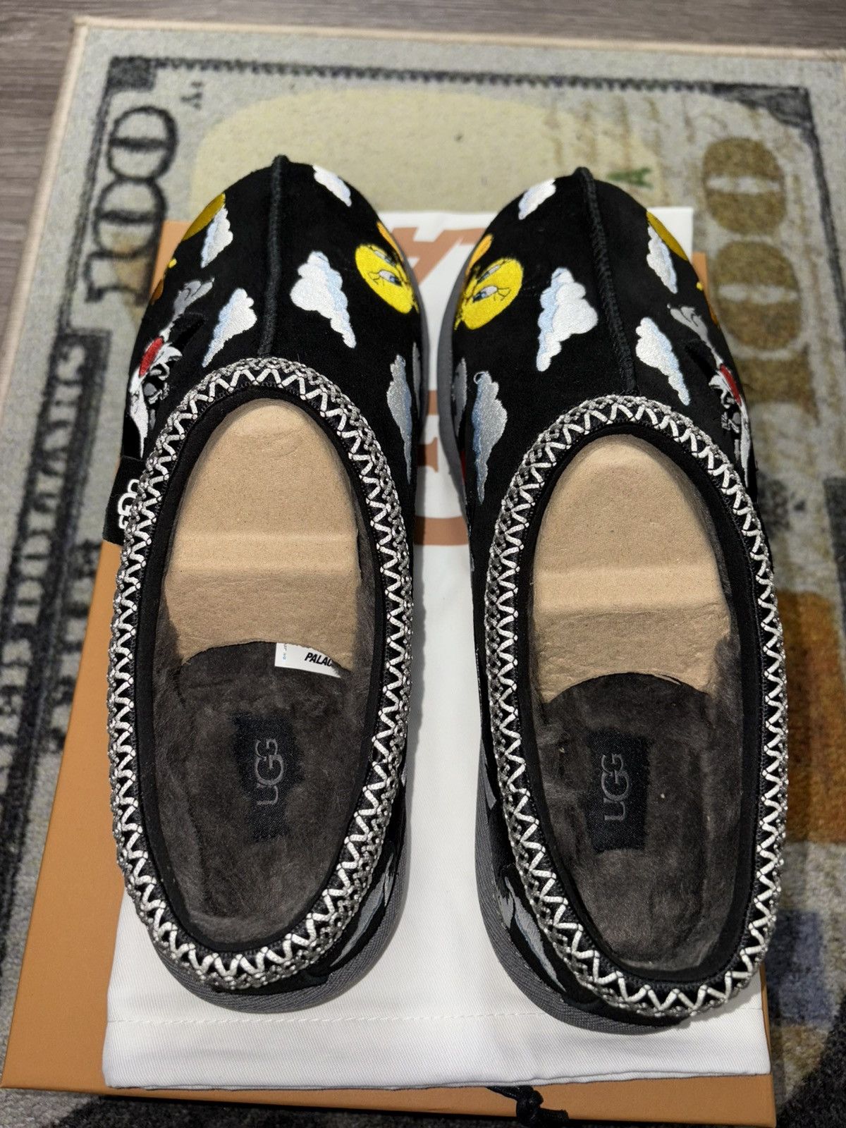 Palace × Ugg Palace UGG Tasman Slipper Looney Tunes Black Size US 8 / EU 41 - 4 Thumbnail