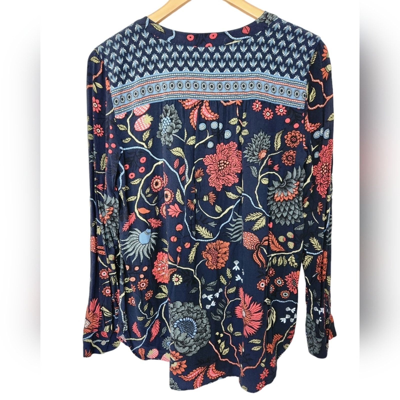 Loft Loft Ann Taylor Rayon Half button up pop over top Medium Size M / US 6-8 / IT 42-44 - 2 Thumbnail
