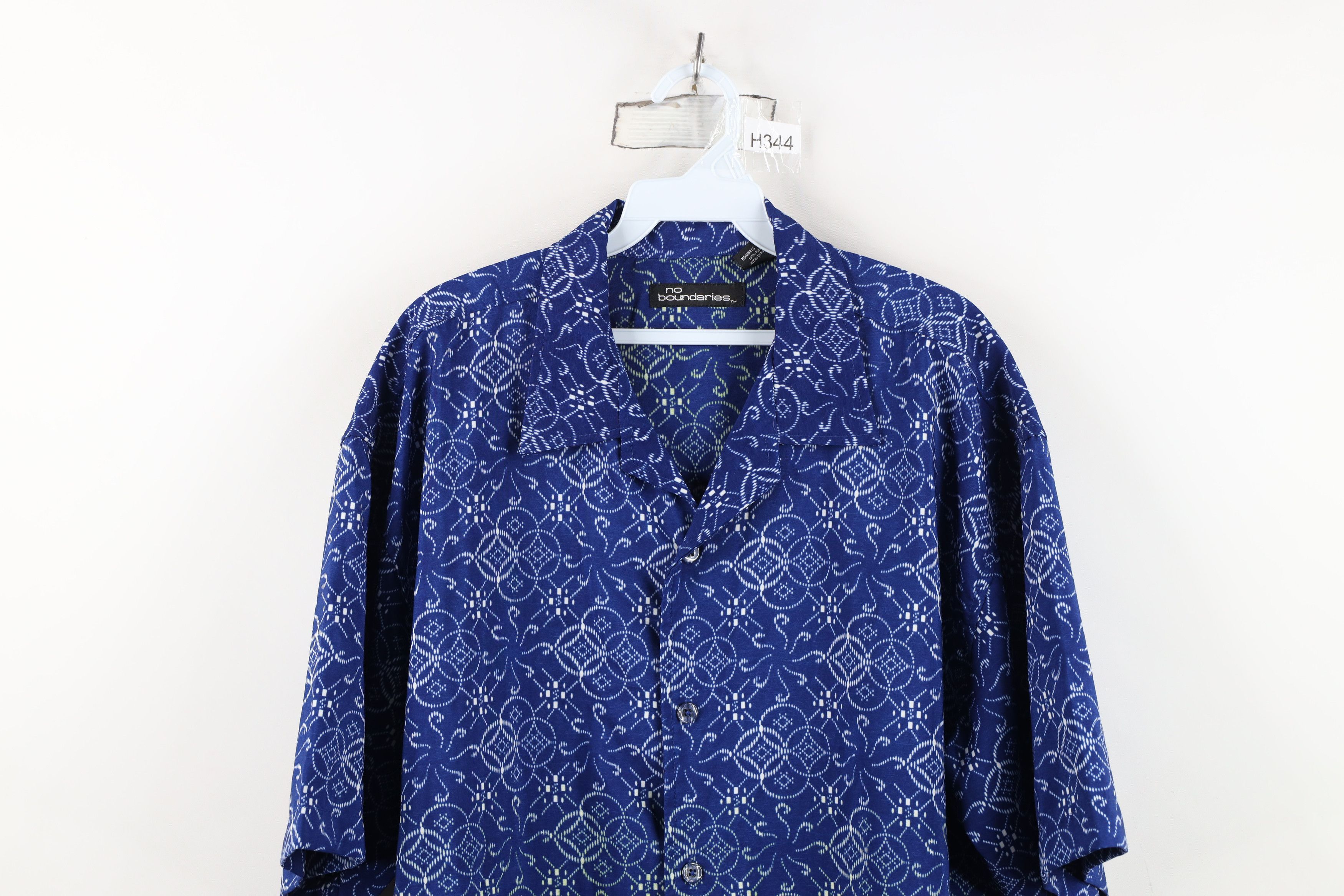 Vintage Vintage Y2K Streetwear Geometric Camp Collar Button Shirt Size US L / EU 52-54 / 3 - 2 Thumbnail