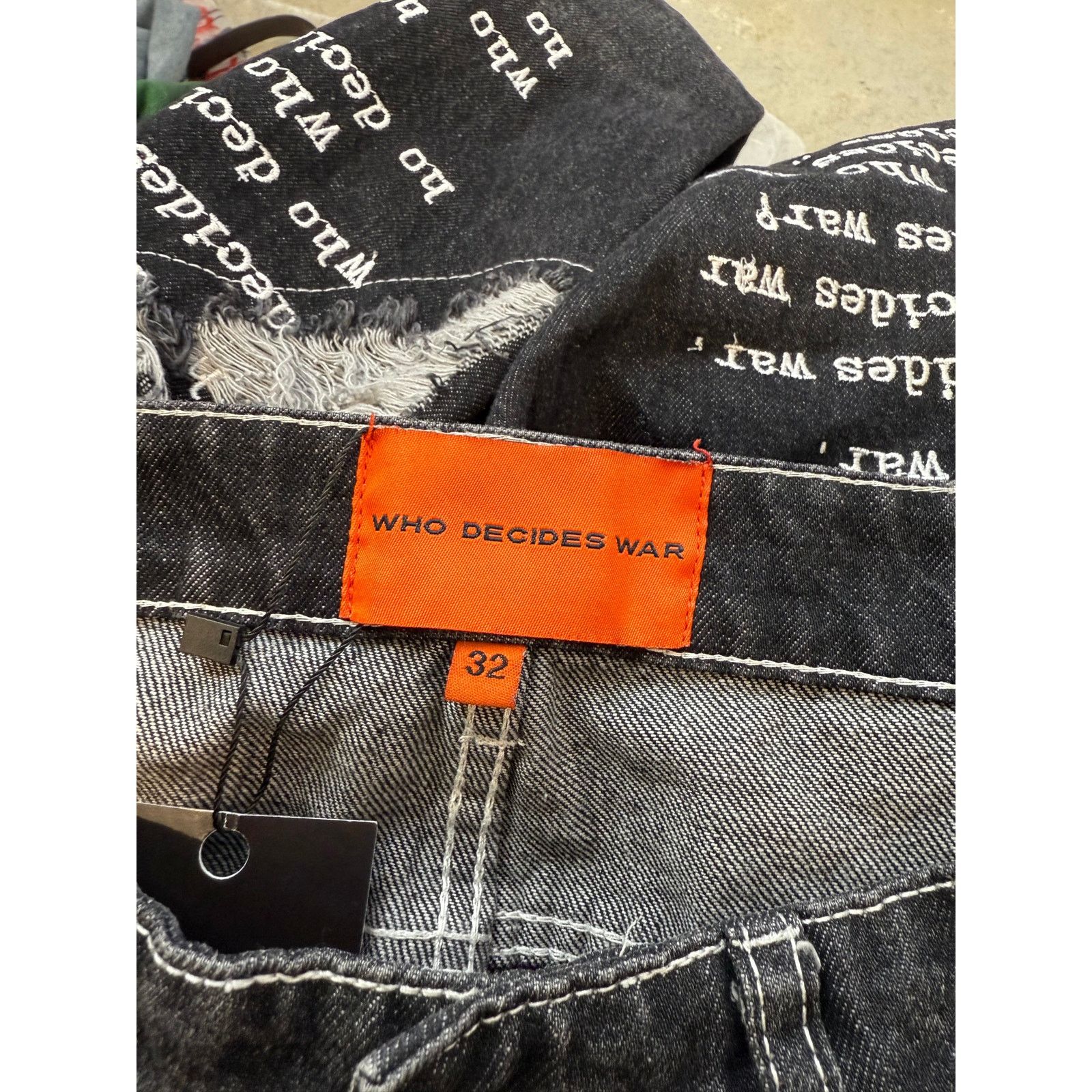 Who Decides War WDW Scripture Distressed Black Jeans Size US 32 / EU 48 - 4 Thumbnail