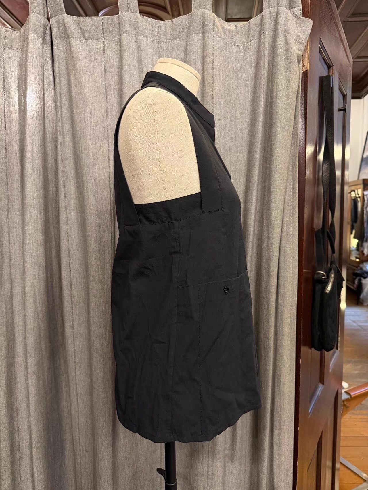Christophe Lemaire CHRISTOPHE LEMAIRE Early Women's Black Sleeveless Blouse Ｑ25 Size XS / US 0-2 / IT 36-38 - 7 Thumbnail