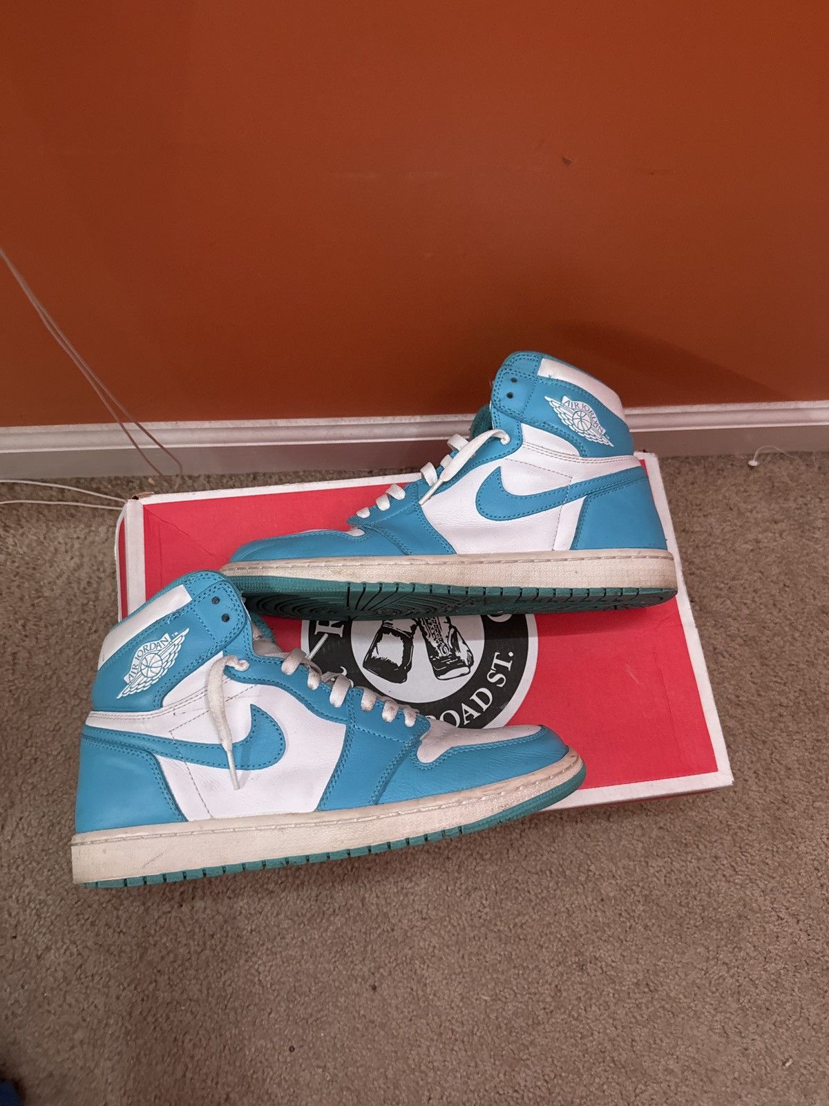Jordan Brand Jordan 1 UNC Size US 9.5 / EU 42-43 - 2 Thumbnail