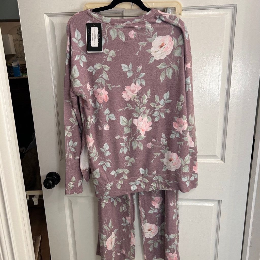 Chaser Brand Women's Chaser Floral PJ Lounge ear Top Size S Purple Size S / US 4 / IT 40 - 1 Thumbnail