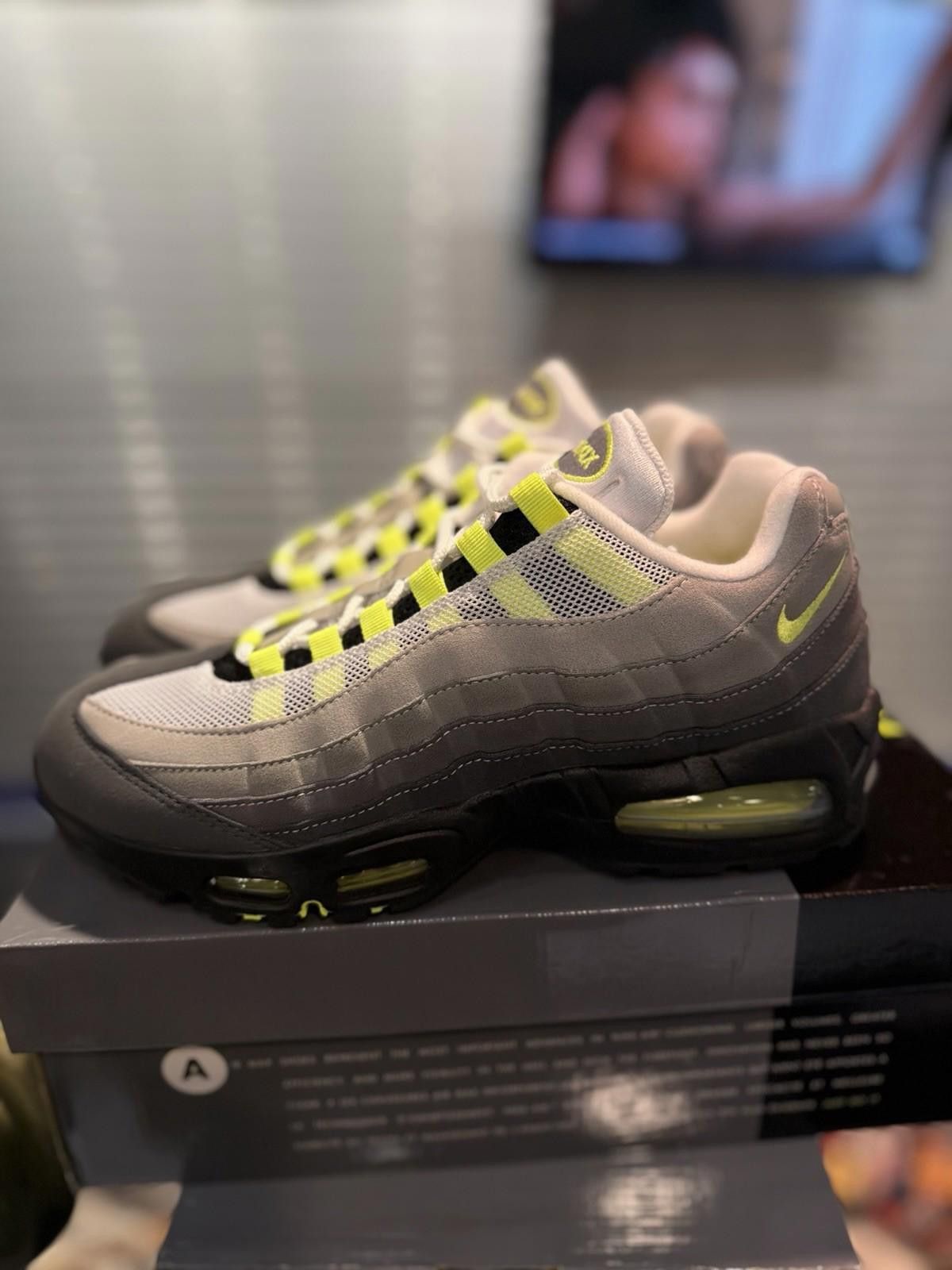 Nike Size 9 - Nike Air Max 95 OG 2025/2026 Neon (HM4740 001) Size US 9 / EU 42 - 5 Thumbnail