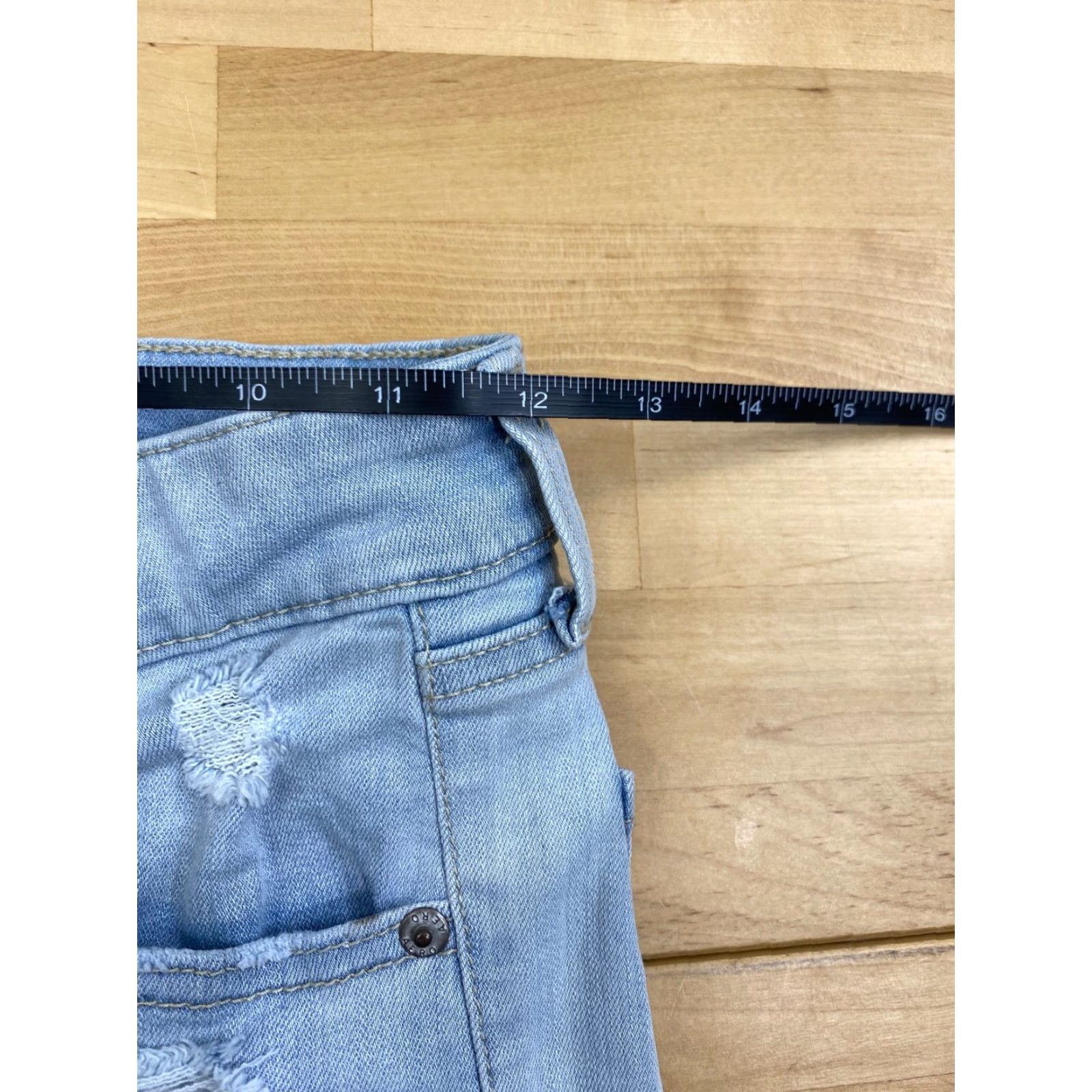 Aeropostale Aero High Rise Midi Light Wash Blue Denim Shorts Distress Women 0 Aeropostale Denim Shorts Regular Blue Distress 0 Womens Size 25" / US 0 / IT 36 - 7 Thumbnail