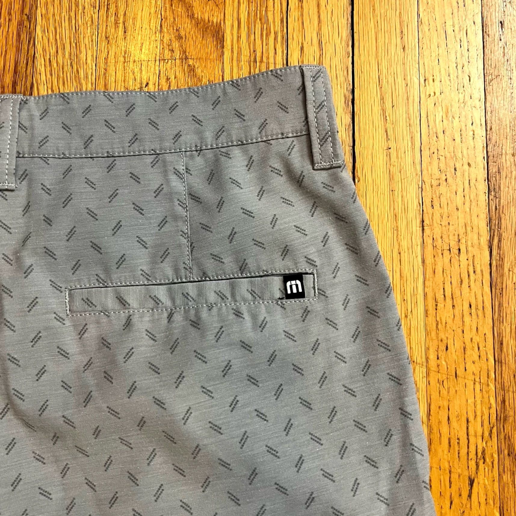TravisMathew Travis Mathew Shorts Mens 32 Gray Performance Golf Stretch Flat Front Geometric Chino Regular Mens Size US 32 / EU 48 - 4 Thumbnail