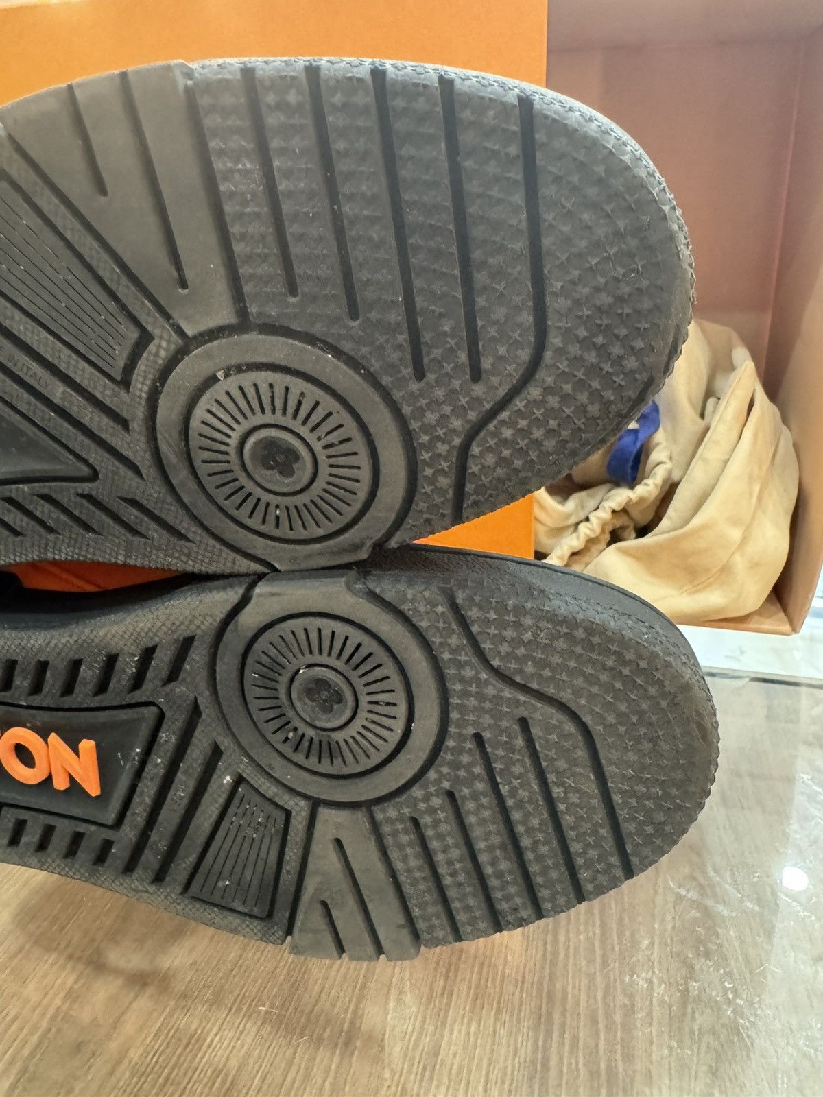 Louis Vuitton Louis Vuitton trainers orange/ black Size US 7.5 / EU 40-41 - 8 Thumbnail
