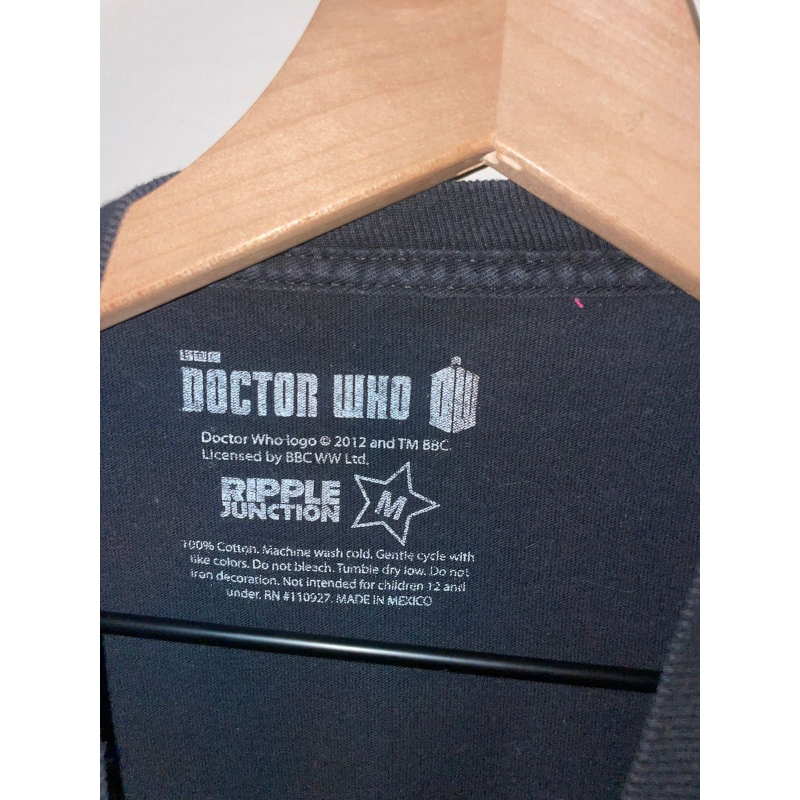 Other 2012 Doctor Who Madman With A Box Telephone TV Show Shirt M Size US M / EU 48-50 / 2 - 6 Thumbnail