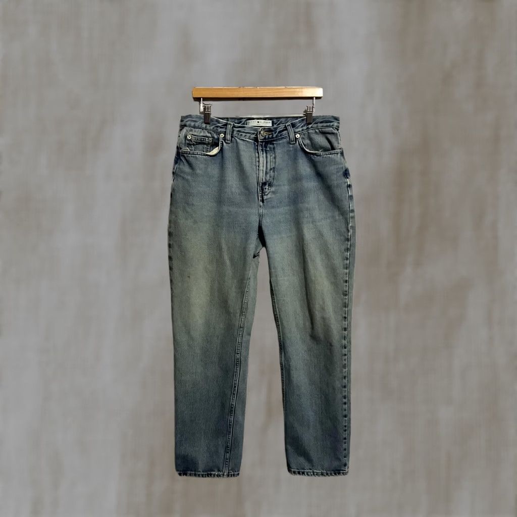 Tommy Hilfiger Tommy Hilfiger Jeans Men 33x31 Light Wash Denim Regular Cotton Denim Button Closure Classic Belt Five-Pocket Mens Jeans Size US 33 - 1 Thumbnail