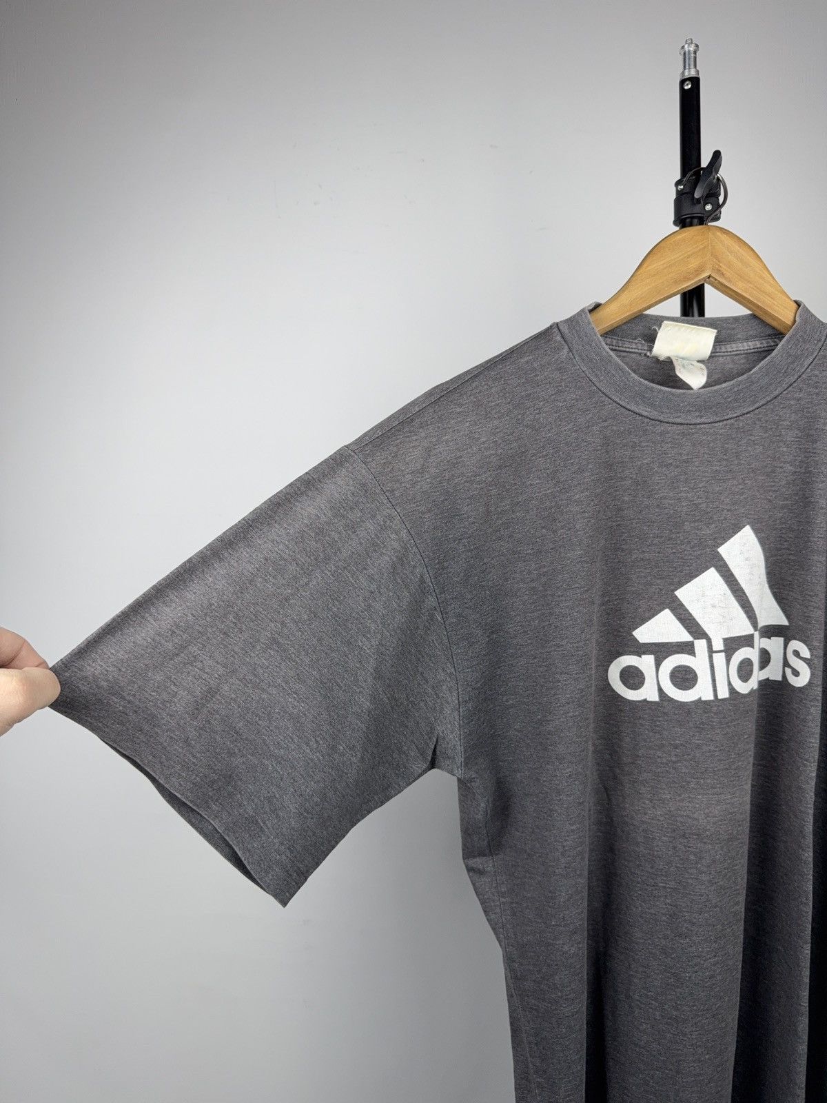 Adidas 90s Retro adidas Faded Grey Logo T-Shirt Vintage Sportswear Size US L / EU 52-54 / 3 - 3 Thumbnail