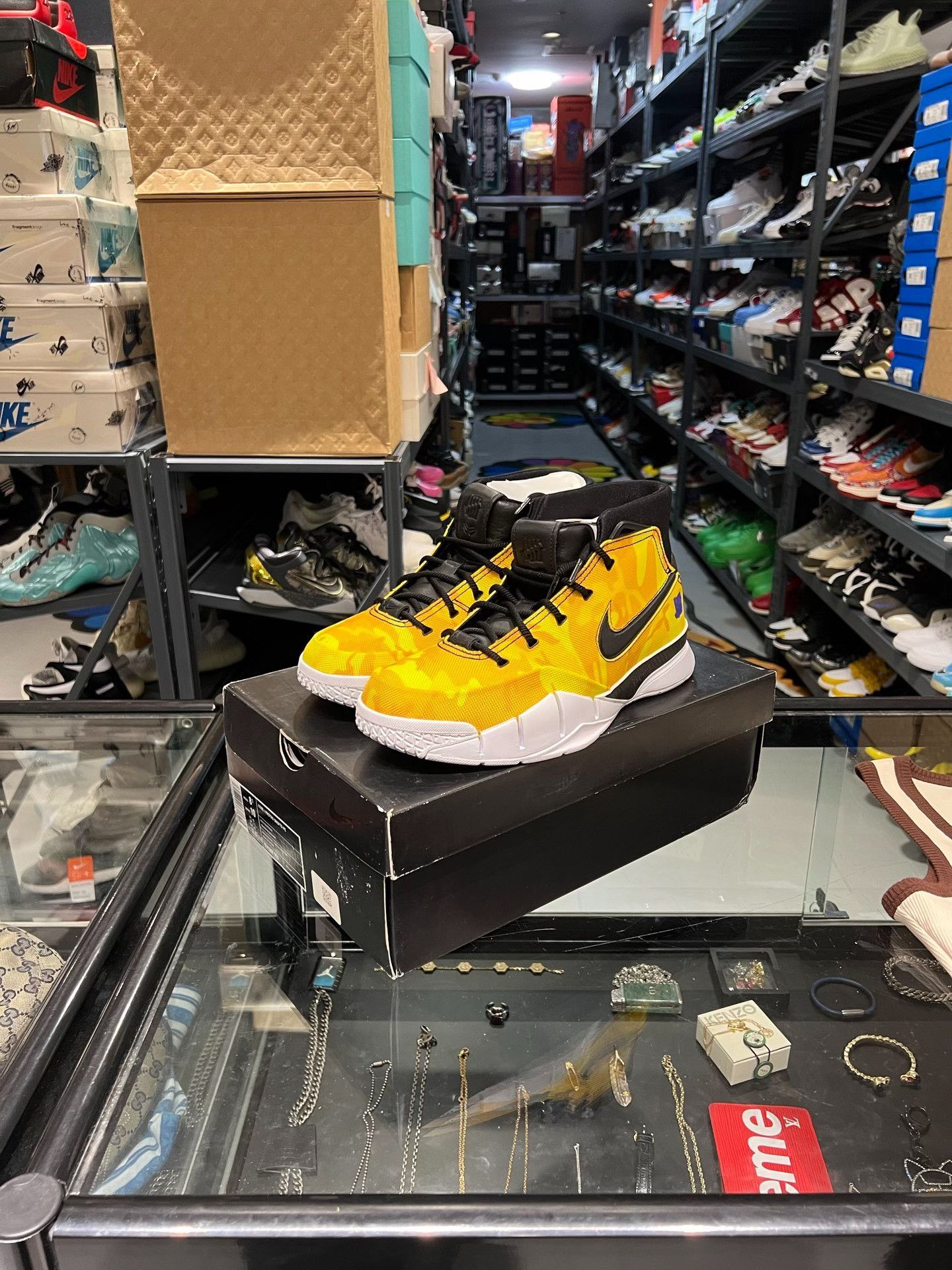 Nike Nike Lowtop Sneakers 9 Men Size US 9 / EU 42 - 1 Thumbnail