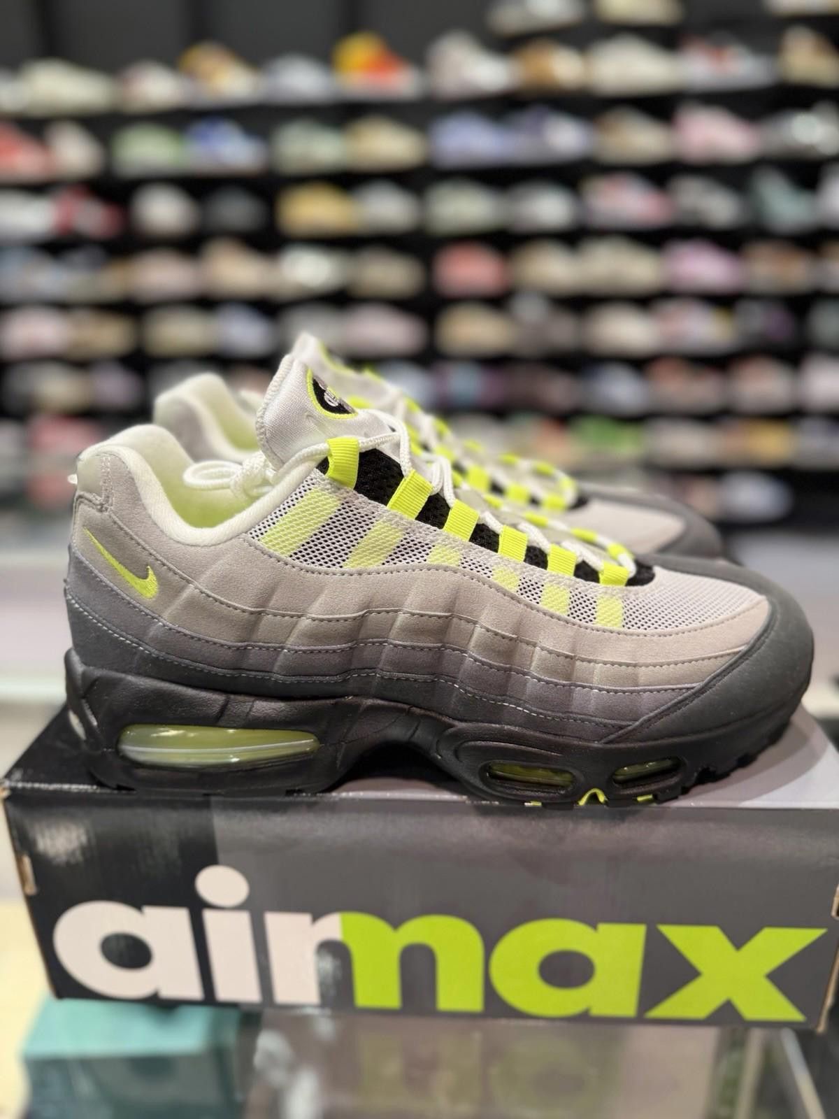 Nike Size 11 - Nike Air Max 95 OG 2025/2026 Neon (HM4740 001) Size US 11 / EU 44 - 2 Thumbnail