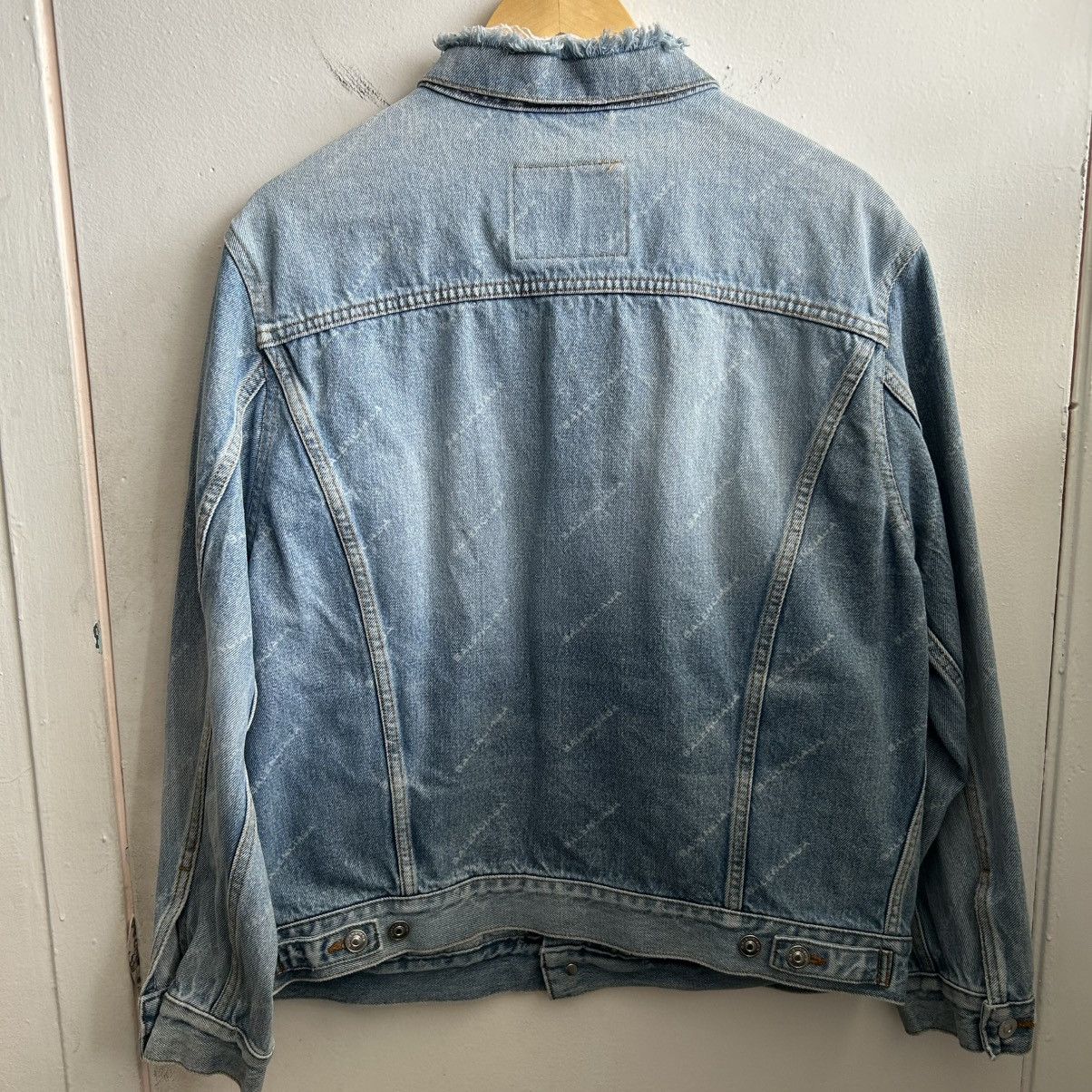 Balenciaga All over Print Distressed Denim Jacket SZ 36 EU Size US L / EU 52-54 / 3 - 3 Thumbnail