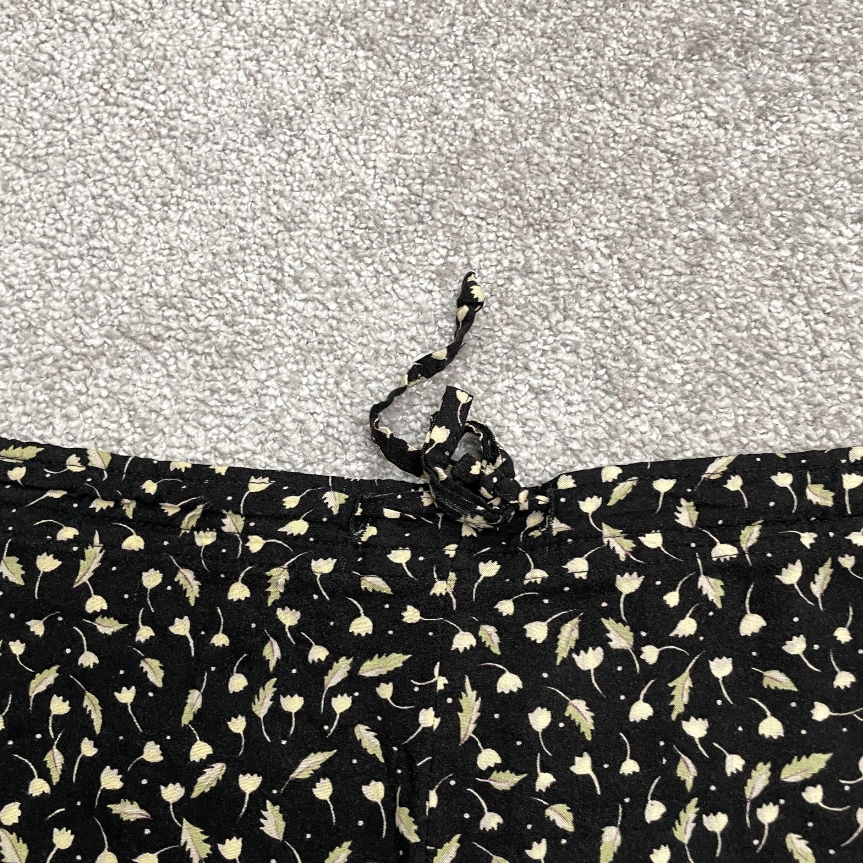 Vintage Sag Harbor Lounge Pants Womens Small Black Floral Pajama Crop Sleepwear Size 28" / US 6 / IT 42 - 3 Thumbnail