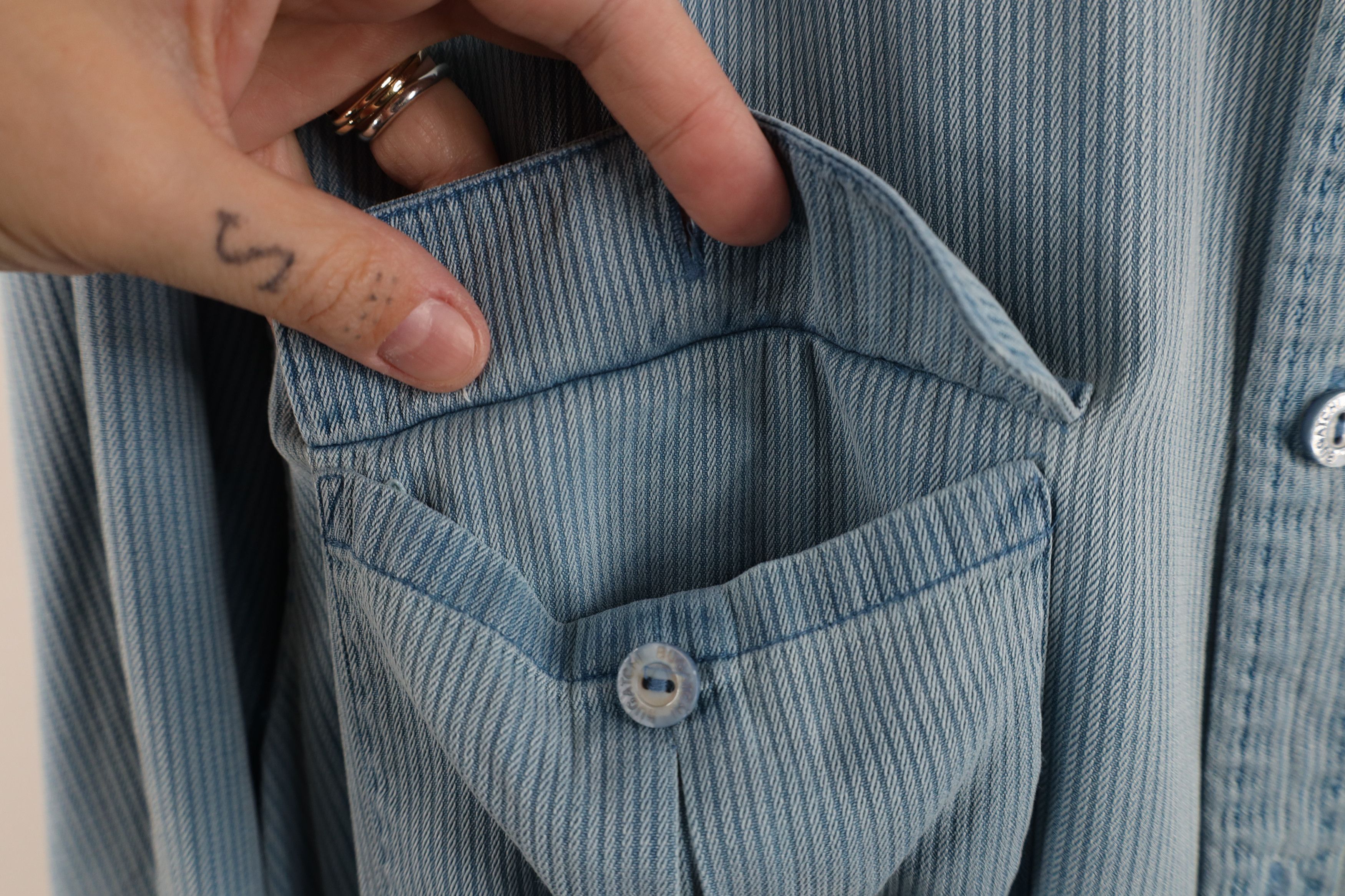 Vintage Vintage Bugatchi Uomo Silk Ribbed Collared Button Shirt Blue Size US M / EU 48-50 / 2 - 6 Thumbnail