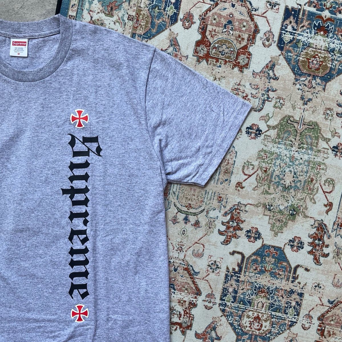 Independent Truck Co. × Supreme Supreme x Independent Old English FW17 Size US M / EU 48-50 / 2 - 3 Thumbnail