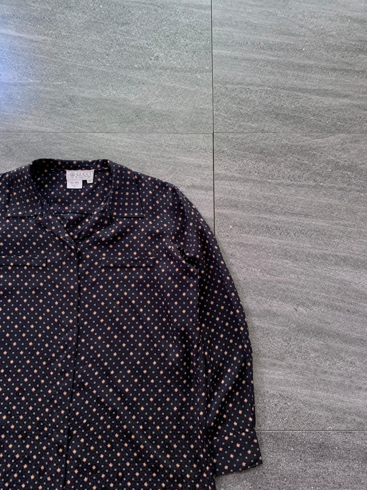 Gucci FREE TAX! 90s Printed Silk Shirt Size US M / EU 48-50 / 2 - 2 Thumbnail