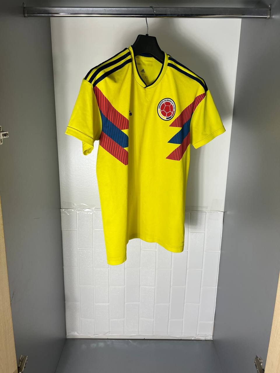 Adidas VINTAGE ADIDAS COLUMBIA RETRO SOCCER JERSE BLOKE Y2K Size US M / EU 48-50 / 2 - 3 Thumbnail