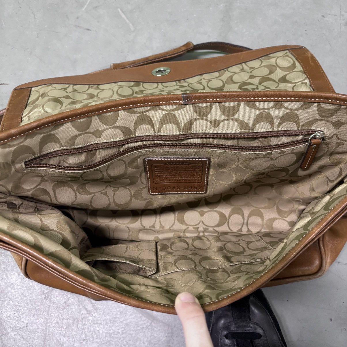 Coach × Vintage Vintage Coach Tan Leather Messenger Shoulder Bag Size ONE SIZE - 5 Thumbnail