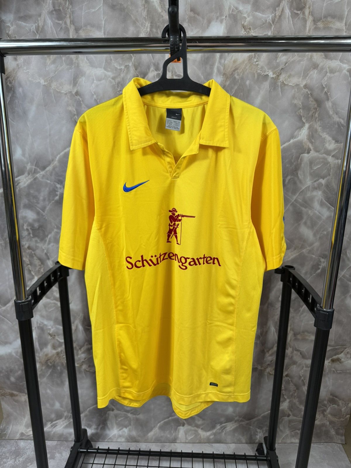 Vintage Nike Zurich Schutzengarten Beer Soccer Jersey Size US M / EU 48-50 / 2 - 1 Thumbnail