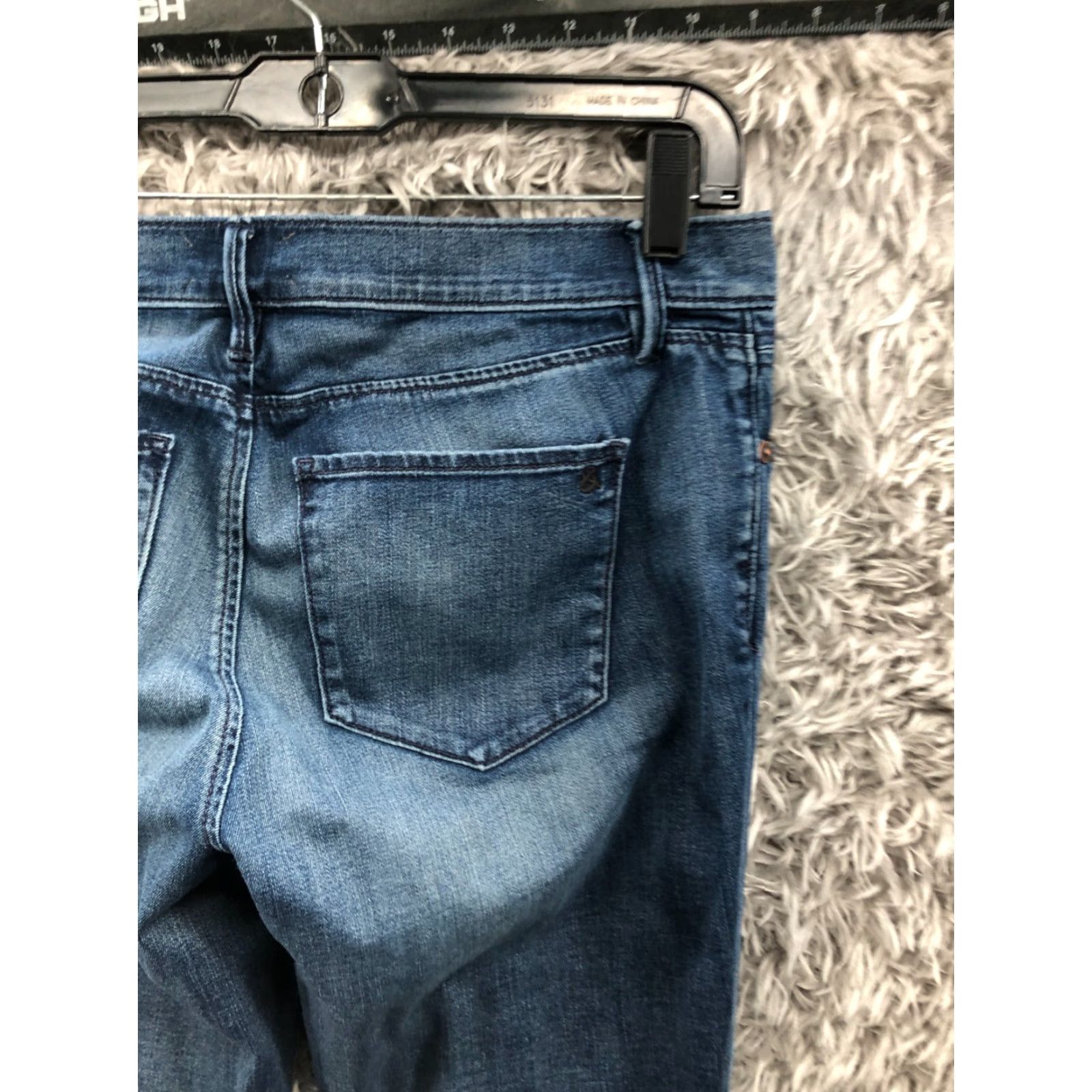 Lou & Grey Lou & Grey Skinny Jeans Size 6 Womens Mid Rise Blue Denim Slim Fit, 5-Pocket, 30 Inseam, Regular Rise, Belt Loops, Zip, Cotton, Medium Wash, Jeans Size 28" / US 6 / IT 42 - 6 Thumbnail