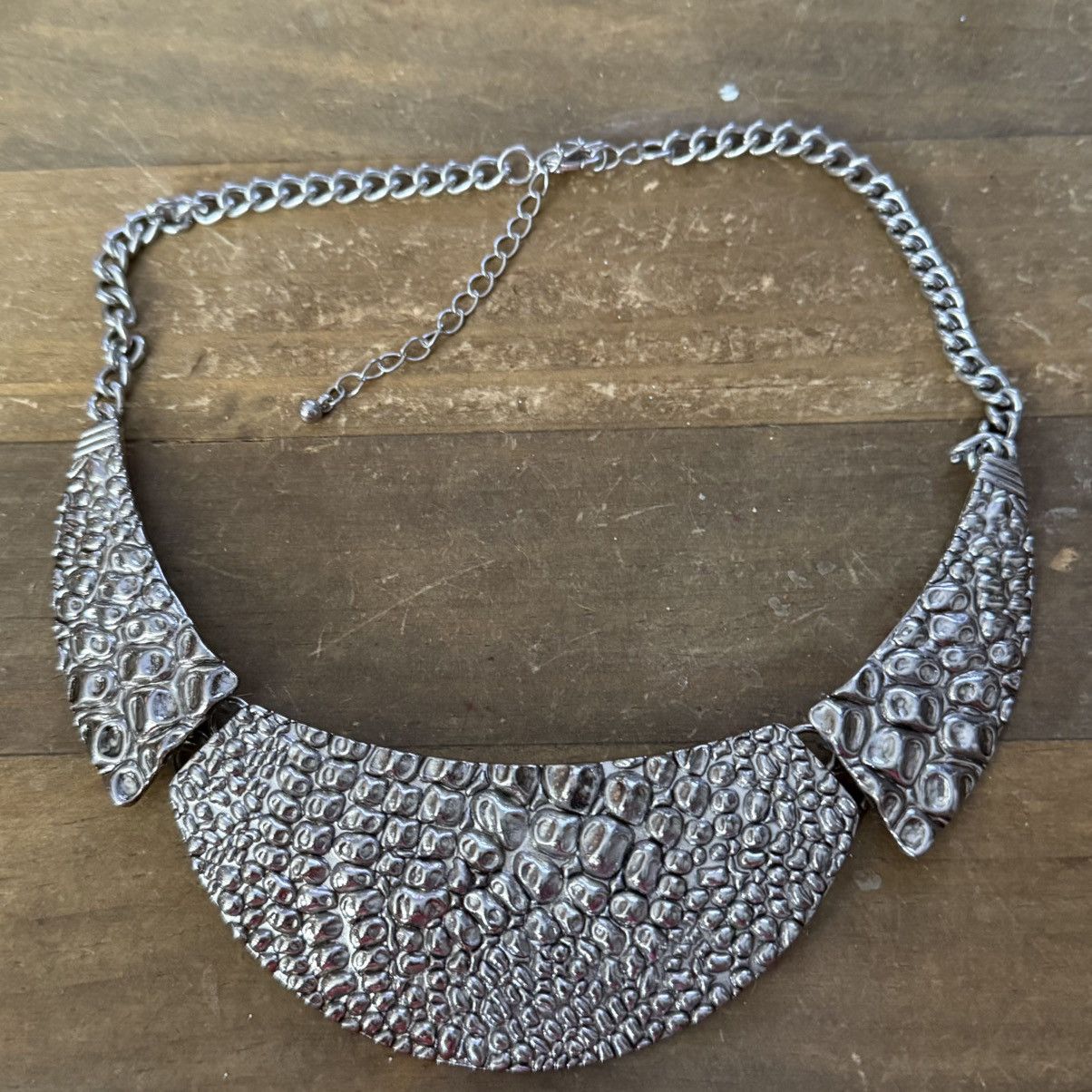 Other Silver tone textured geometric statement necklace Size ONE SIZE - 3 Thumbnail