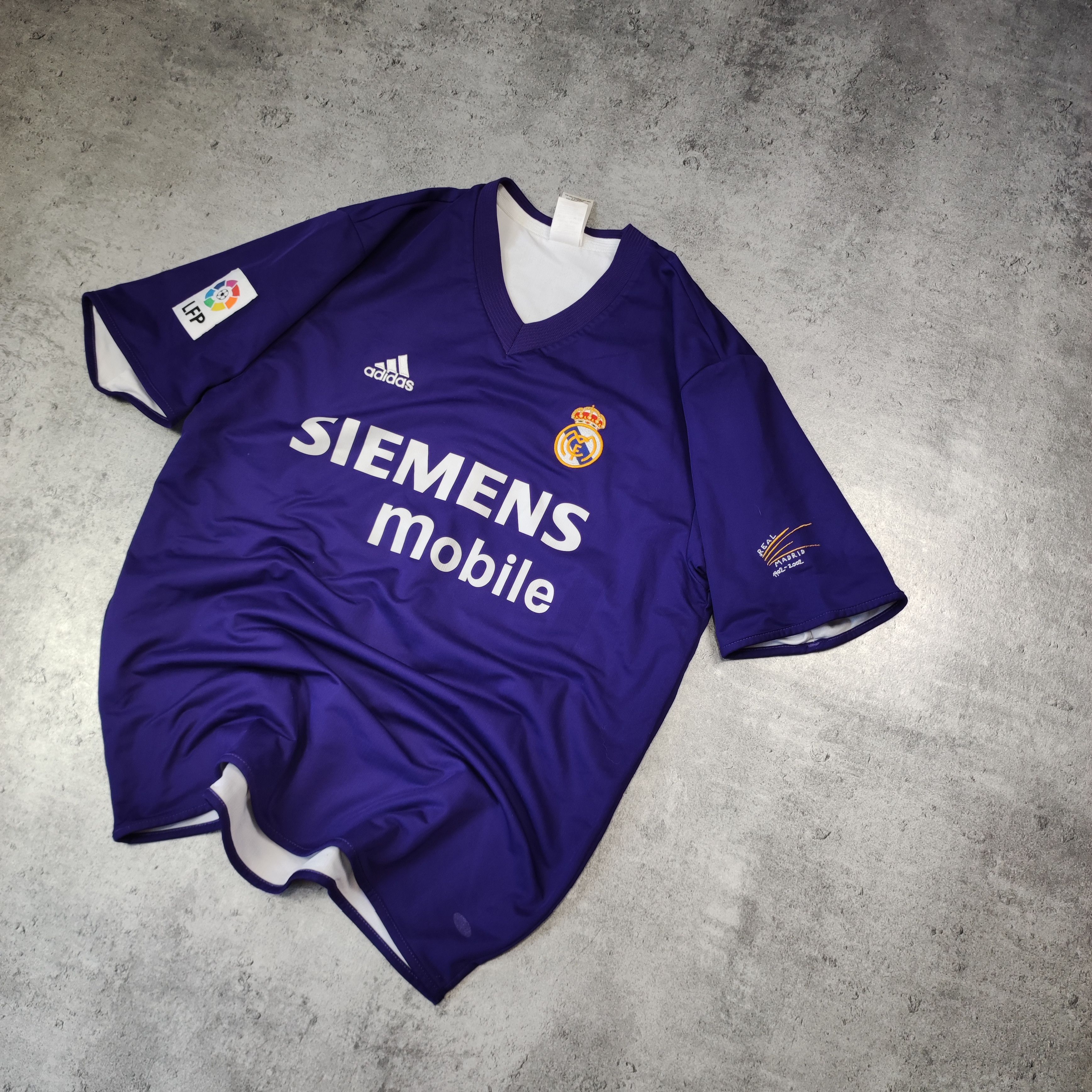 Vintage RARE Real Madrid Vintage 2002 Doublesided Third Jersey Size US M / EU 48-50 / 2 - 4 Thumbnail