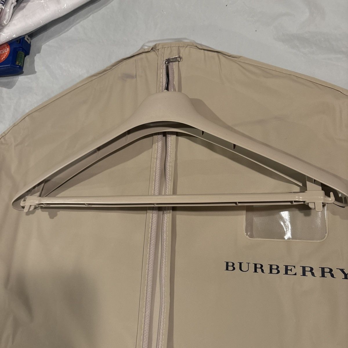 Burberry Burberry Hanger & Luggage Garment Bag Beige Zipper 52x23” Size ONE SIZE - 4 Thumbnail