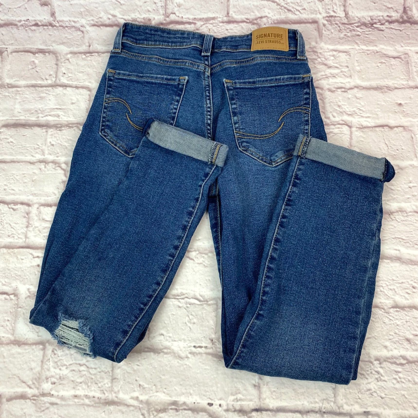 Levi's Signature Levi Strauss Jeans Boyfriend Teens Size 2 Mid-Rise Distressed Cuffed Size 26" / US 2 / IT 38 - 4 Thumbnail