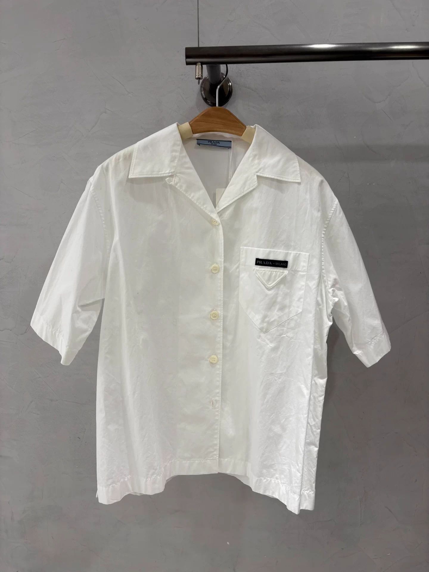 Prada Prada preppy white short shirt 36NOS Size XS / US 0-2 / IT 36-38 - 1 Thumbnail