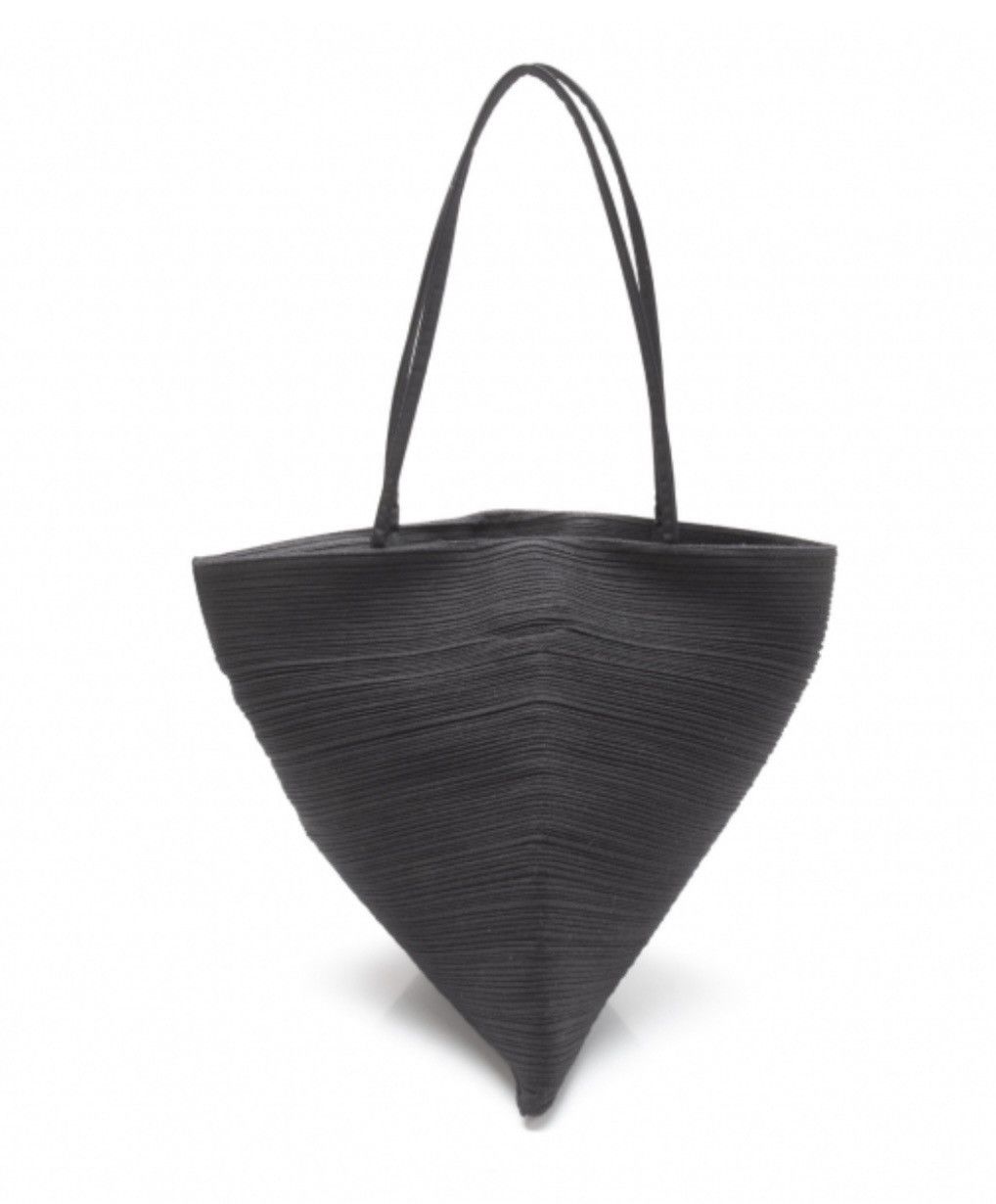 Homme Plisse Issey Miyake × Issey Miyake × Pleats Please Issey Miyake Issey Miyake pleated triangle Tote Size ONE SIZE - 1 Thumbnail