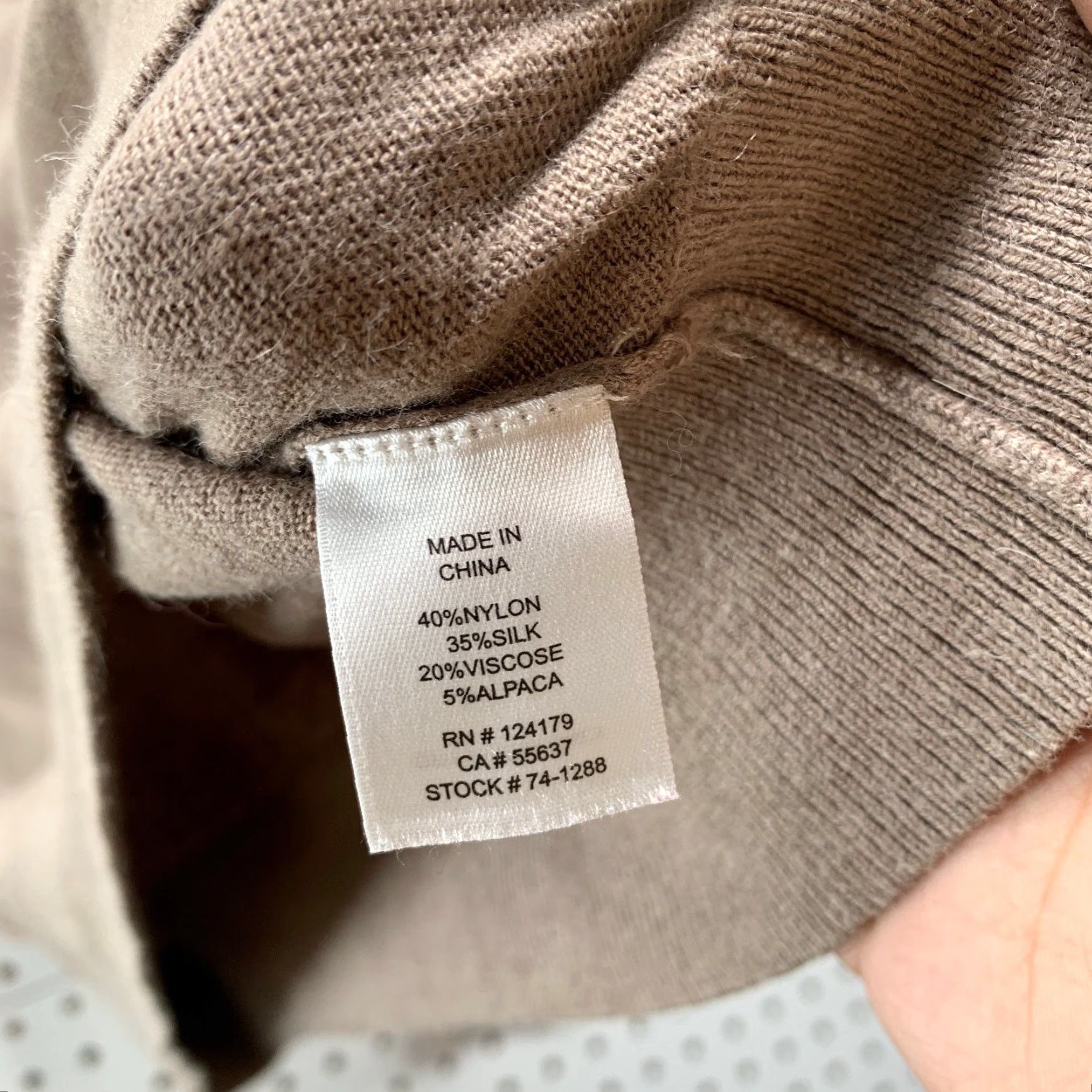 Johnston & Murphy Johnston & Murphy Silk Blend Sweater Mens 2XL Brown V Neck Lightweight Alpaca Size US XXL / EU 58 / 5 - 4 Thumbnail