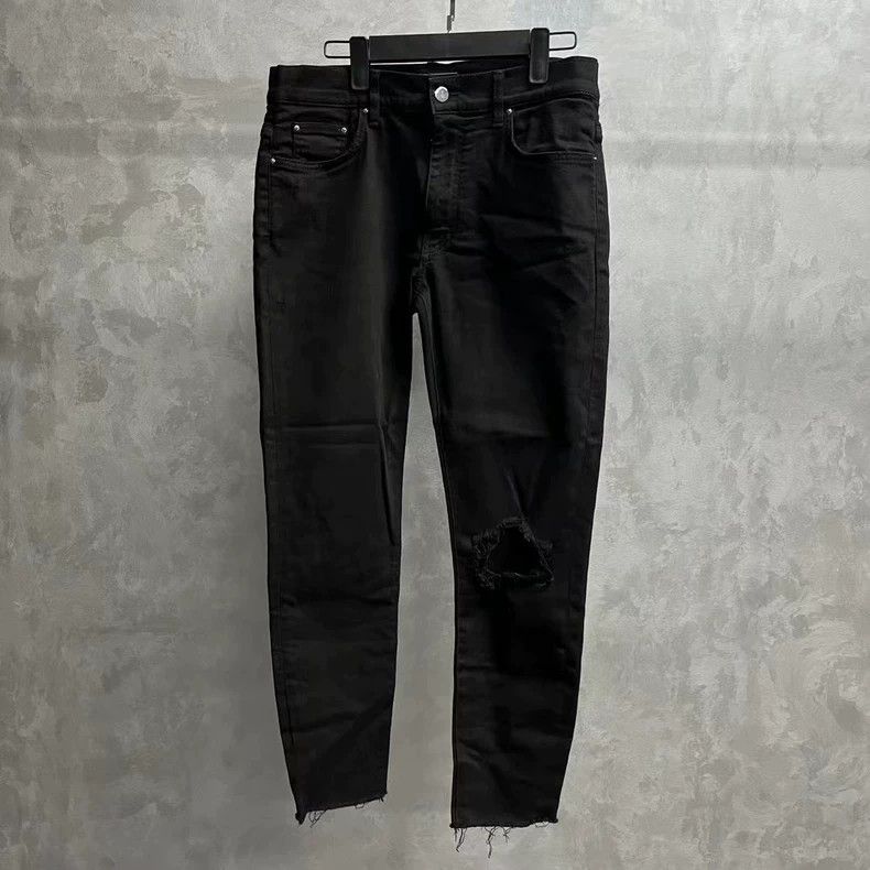 Amiri Amiri Black solid color single knee distressed design patc Size US 32 / EU 48 - 1 Thumbnail