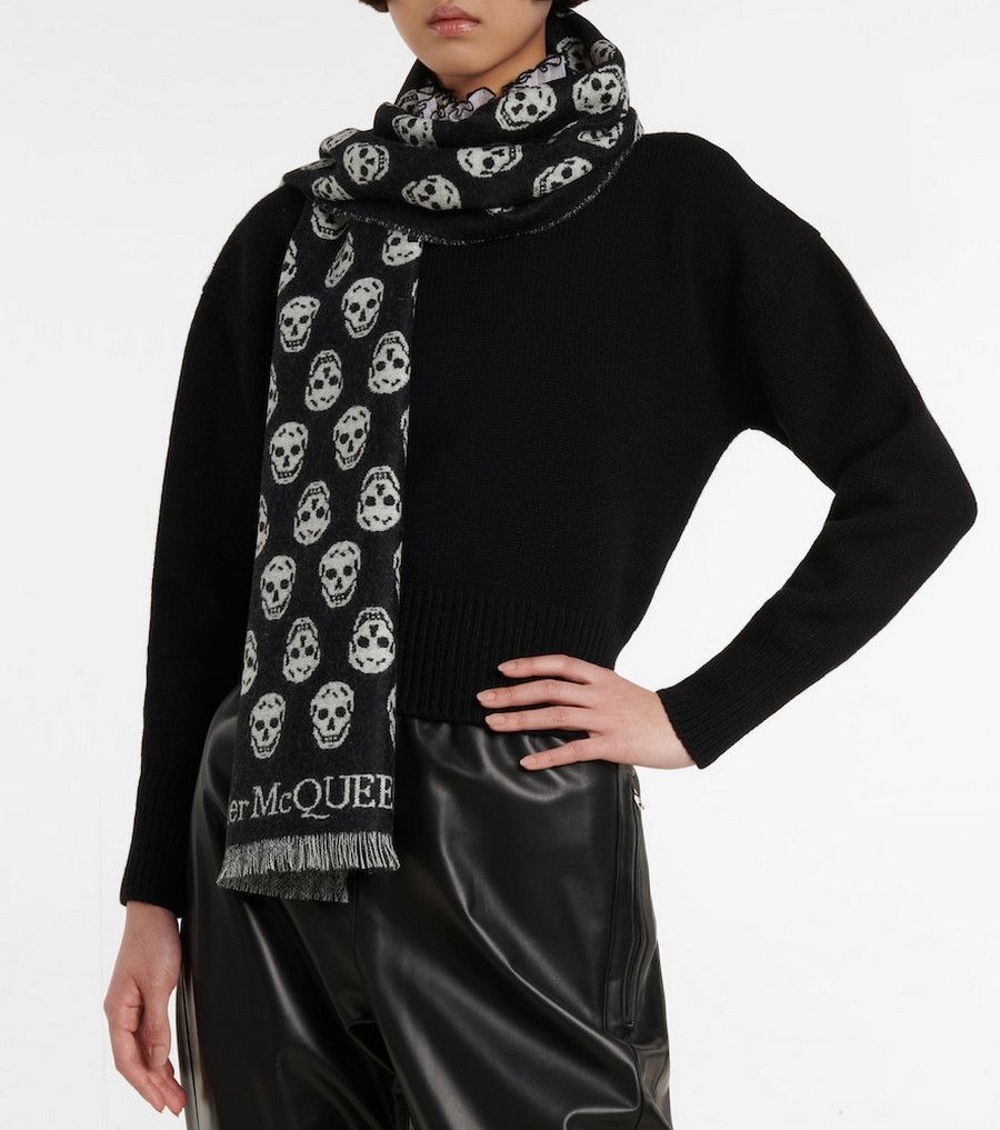 Alexander McQueen ALEXANDER MCQUEEN black white reversible skull wool scarf Size ONE SIZE - 2 Thumbnail