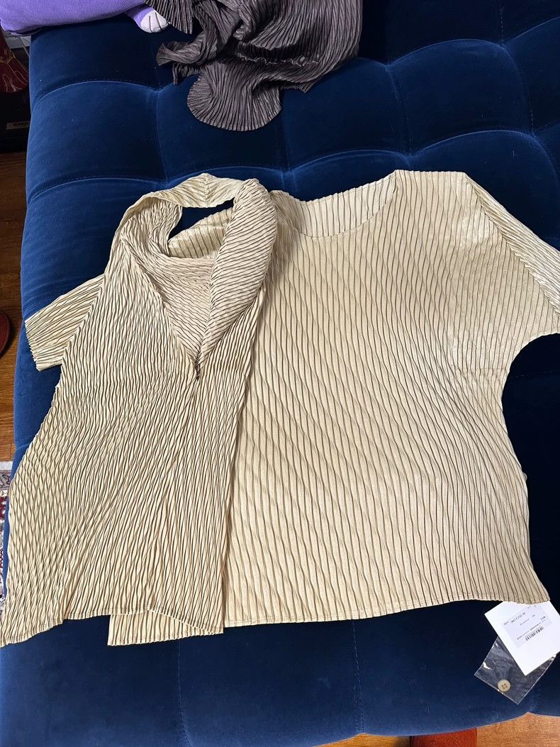 Issey Miyake Issey Miyake Fish-scale pleated short-sleeved shirt Size M / US 6-8 / IT 42-44 - 3 Thumbnail