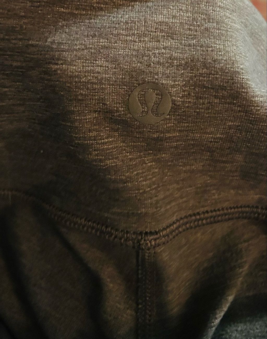 Lululemon Lululemon Women’s 6 Crop Pant Slate Gray Yoga Gym Size 28" / US 6 / IT 42 - 4 Thumbnail