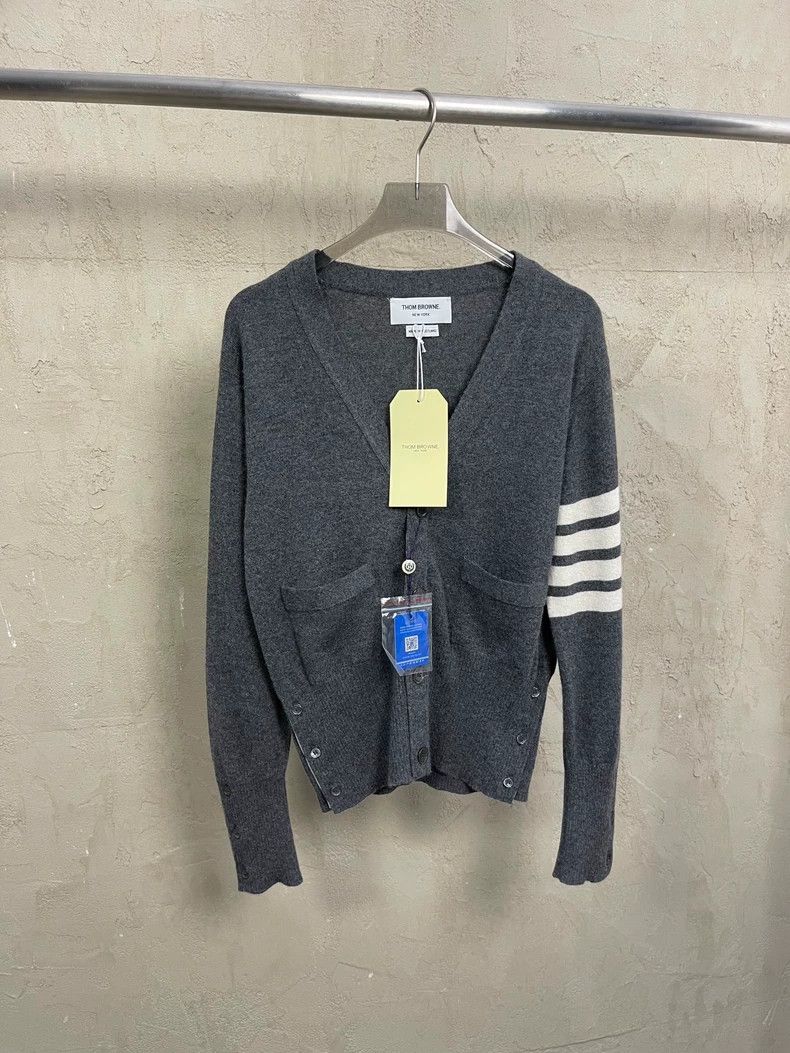 Thom Browne Thom Browne size0 Gray four stripe cashmere sweater Size US XS / EU 42 / 0 - 1 Thumbnail