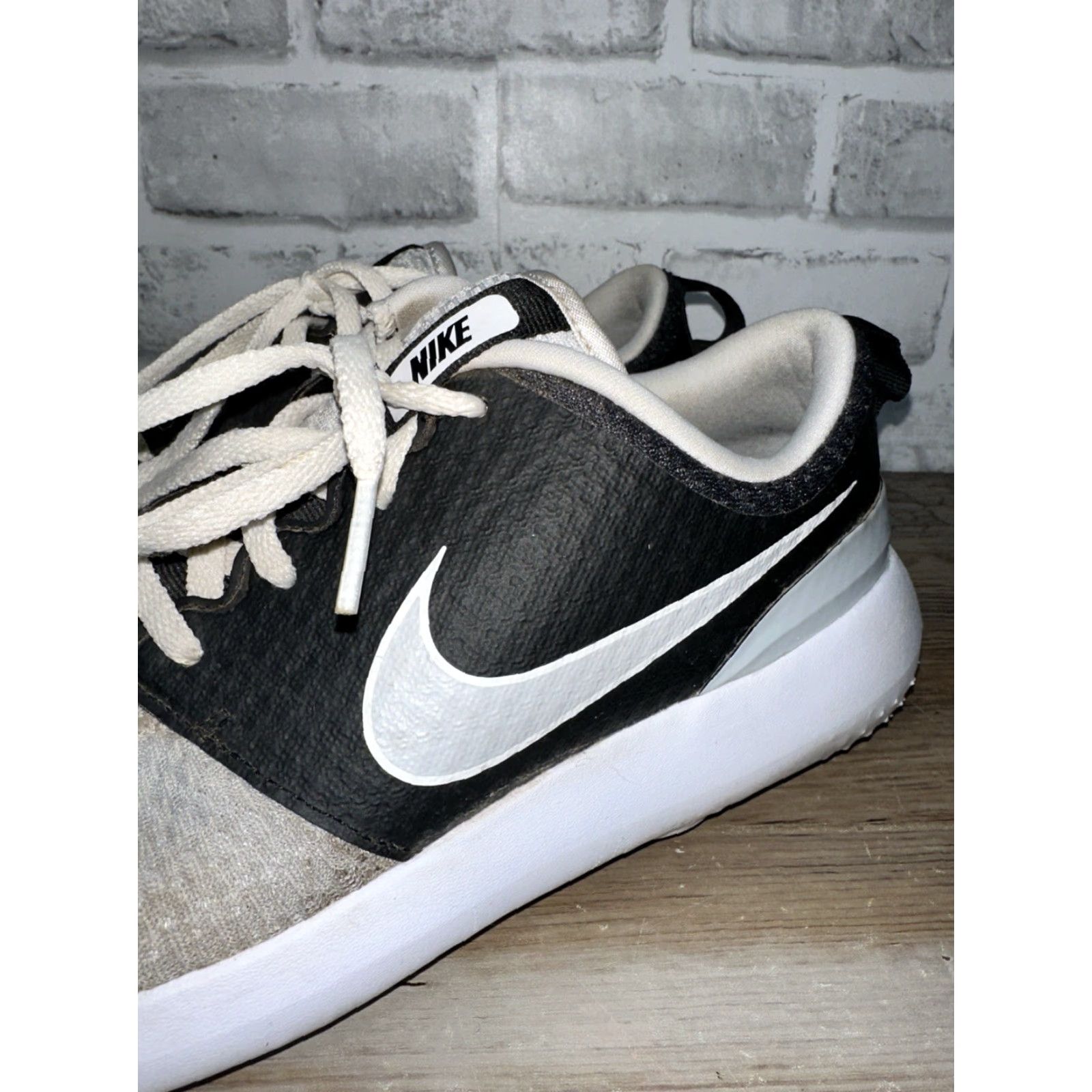 Nike VINTAGE Nike Men’s Roshe G Golf Sneakers Size 9 Black Gray Athletic Shoes Mens Size US 9 / EU 42 - 3 Thumbnail