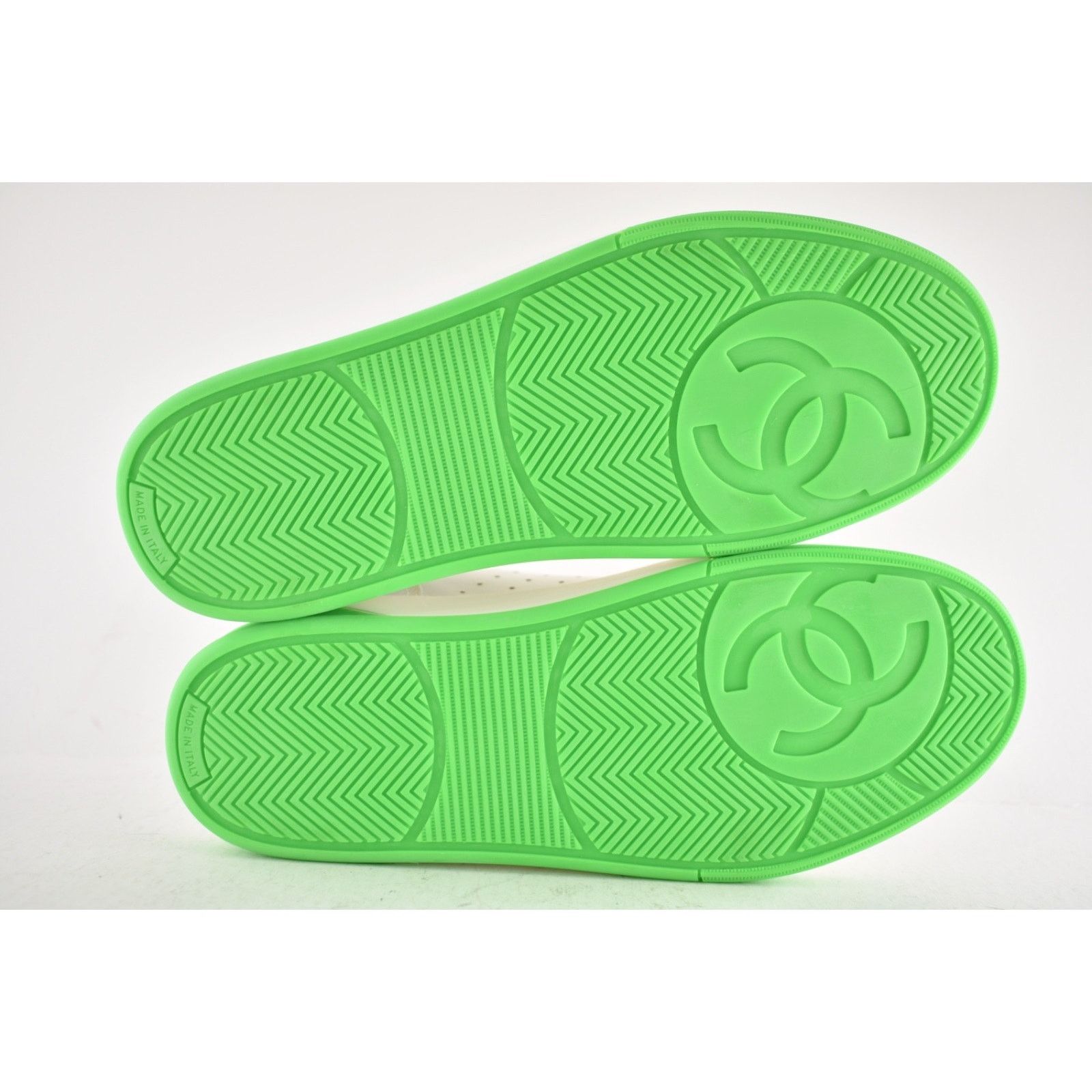 Chanel Chanel Neon CC Logo Flat Lace Up Runner Trainer Sneaker 37 Size US 7 / IT 37 - 13 Thumbnail