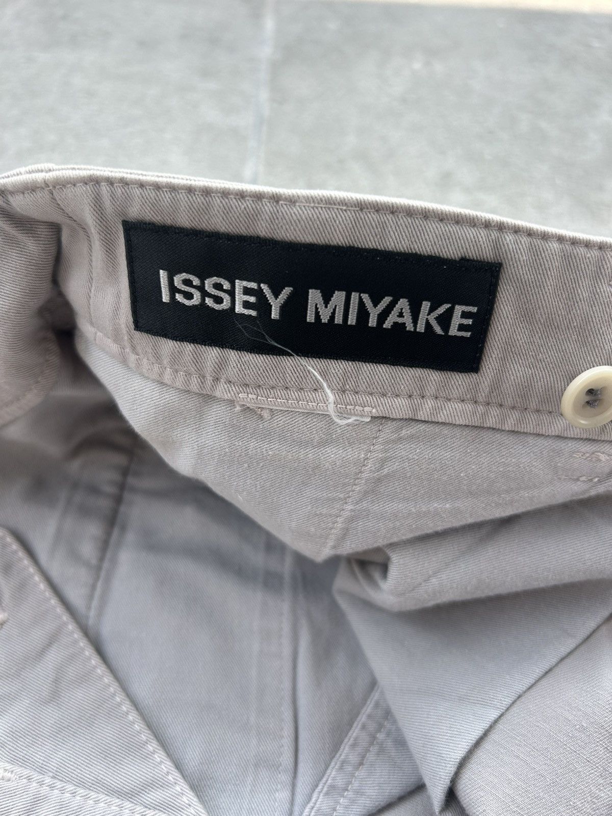 Issey Miyake Issey Miyake Light Grey Regular Fit Chino Casual Pants Size US 32 / EU 48 - 5 Thumbnail