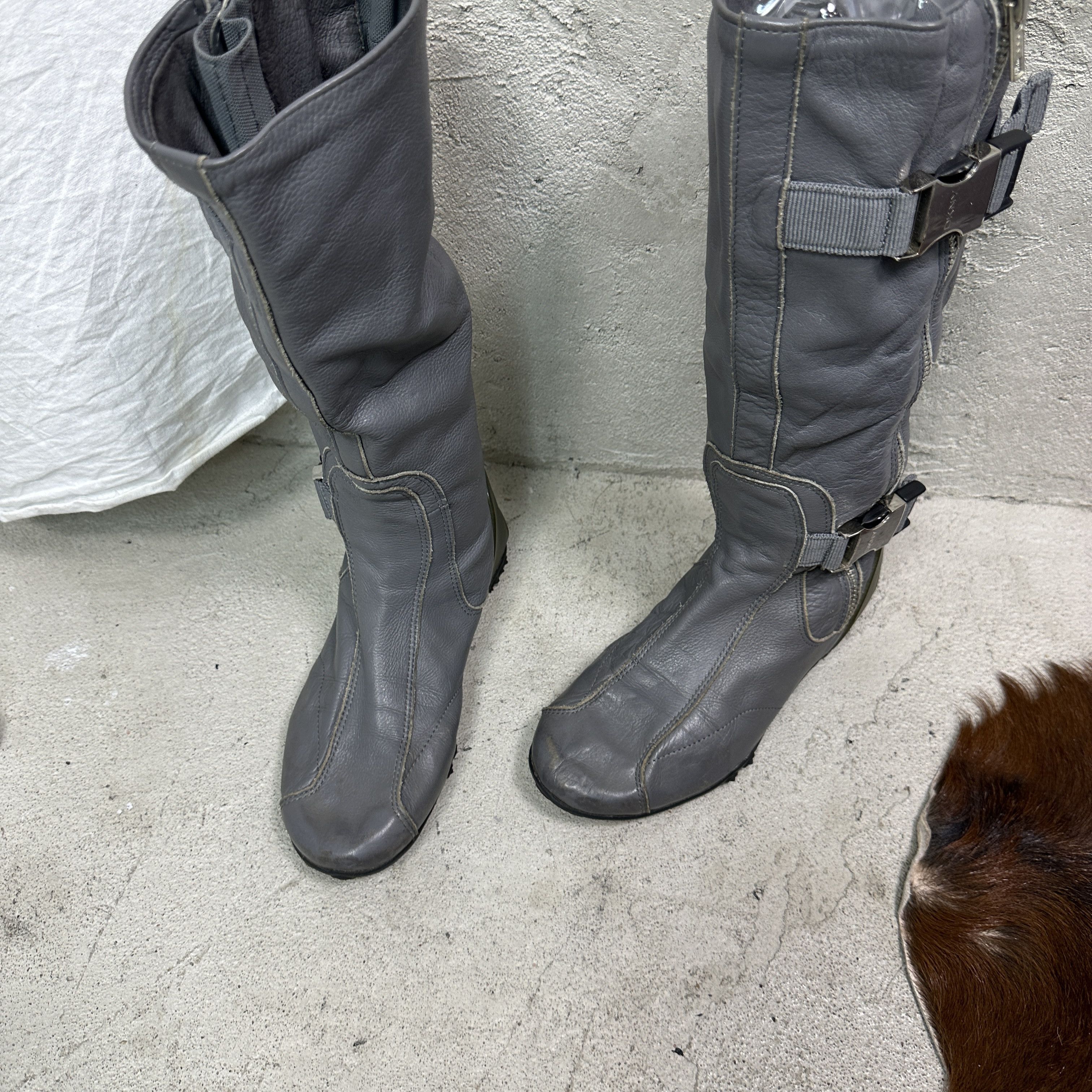 DKNY Vintage Leather Grunge Moto Buckled DKNY Boots Y2K Size US 7 / IT 37 - 4 Thumbnail